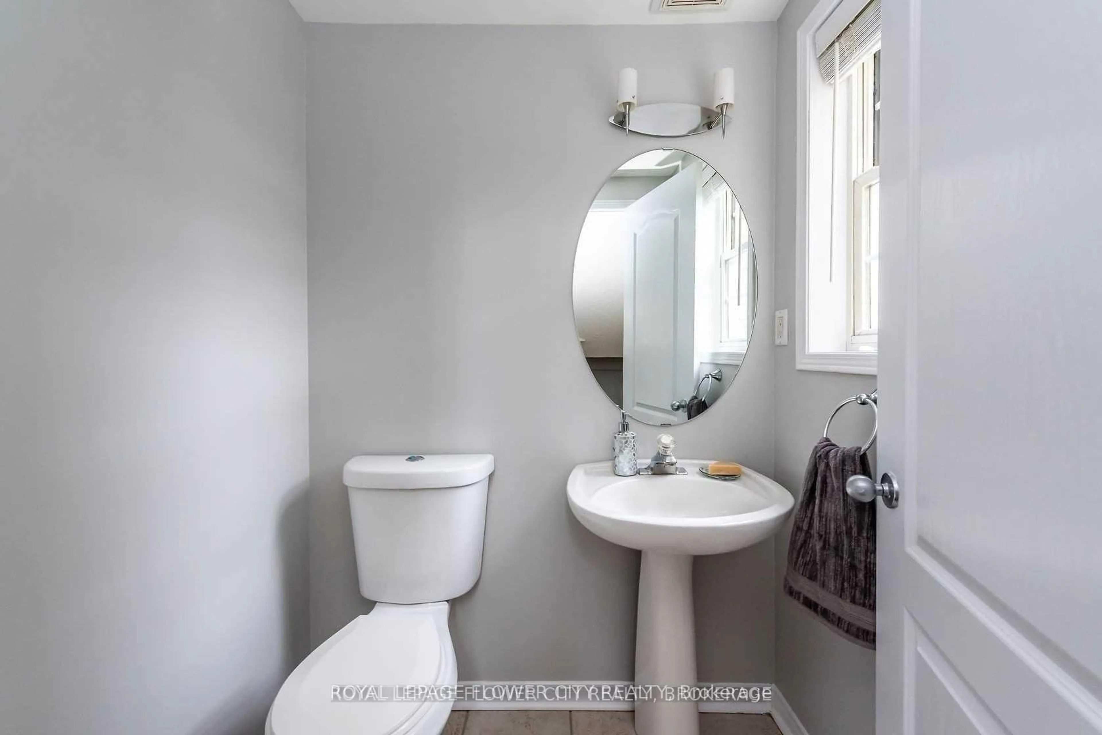 Standard bathroom, ceramic/tile floor for 8305 McLaughlin Rd #2, Brampton Ontario L6Y 5G3