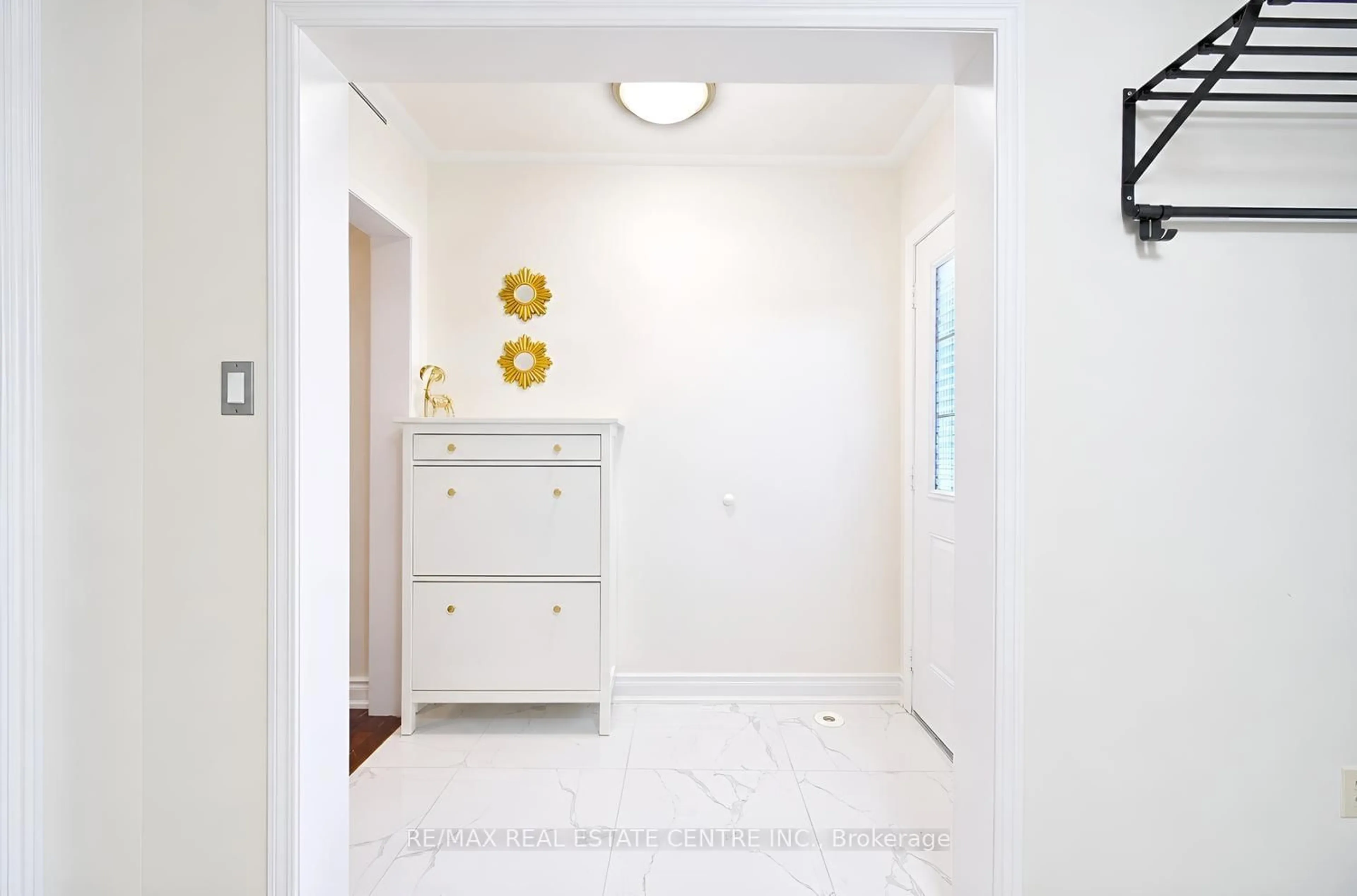 Indoor entryway for 969 Philbrook Dr, Milton Ontario L9T 0L2