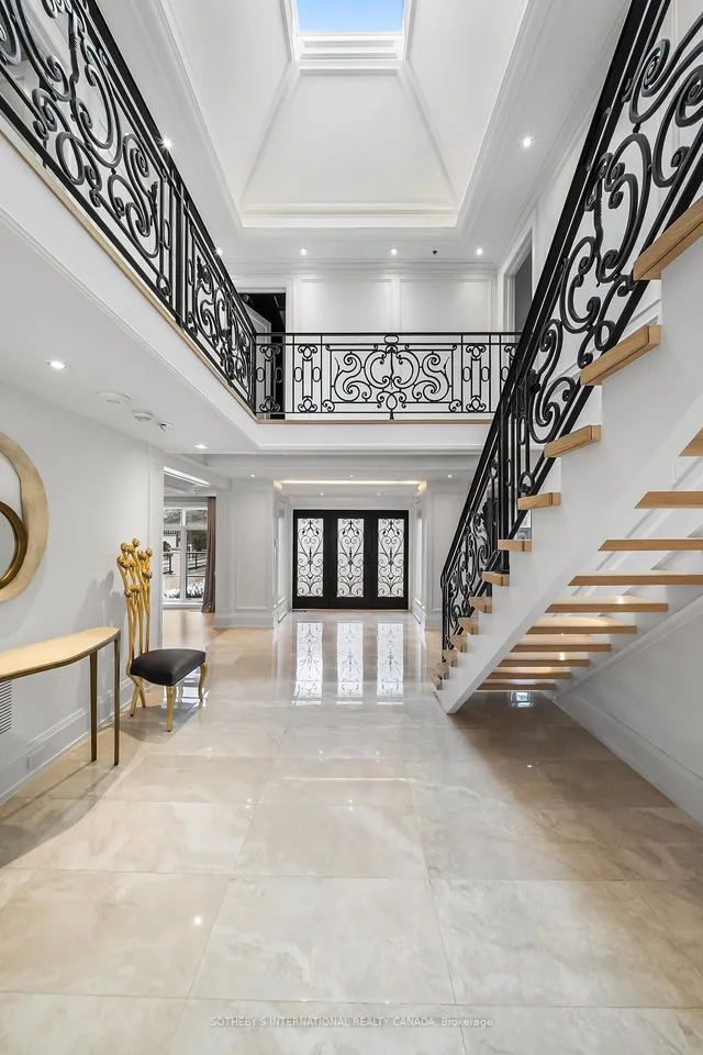 1347 Queen Victoria Ave, Mississauga 4