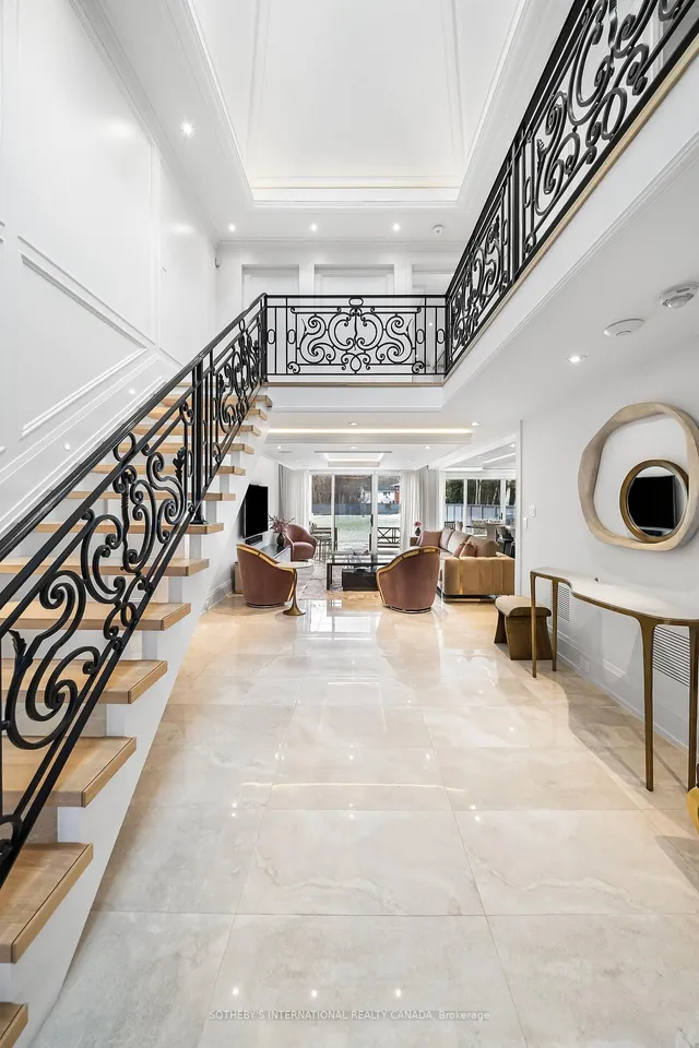 1347 Queen Victoria Ave, Mississauga 5