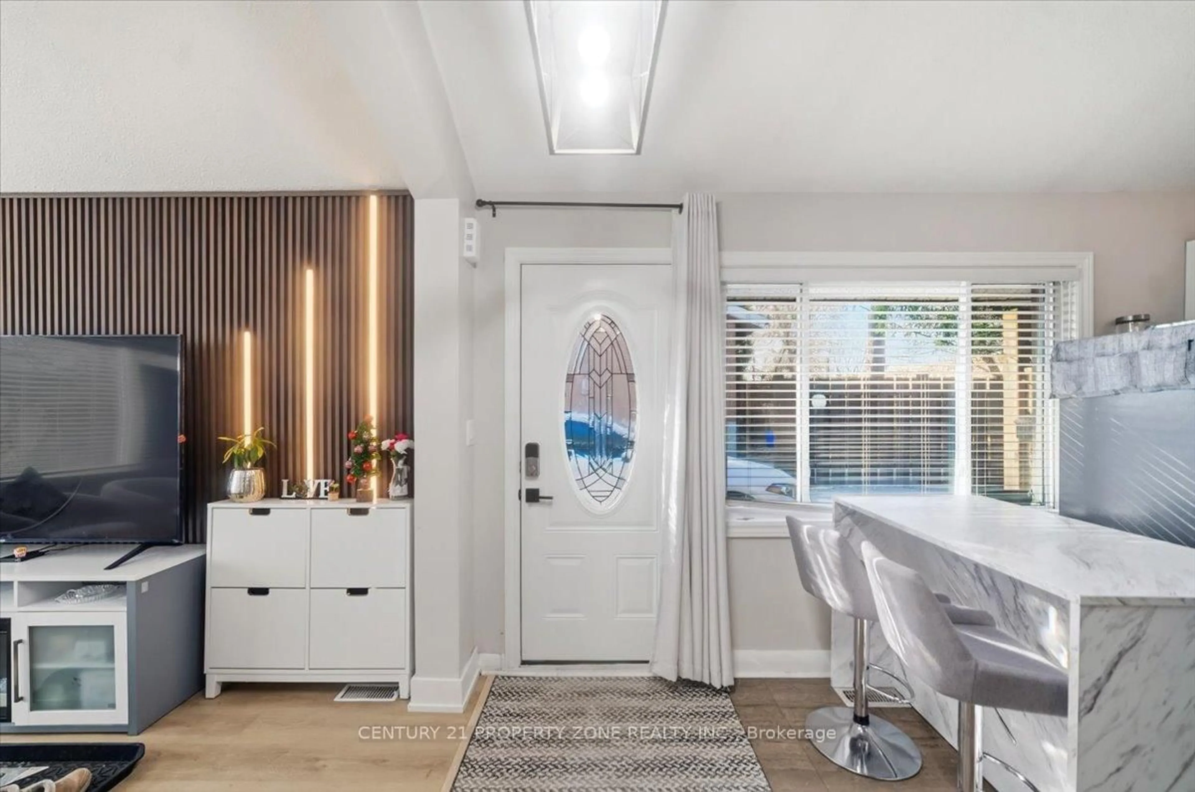 Indoor entryway for 13 Cornwall Rd, Brampton Ontario L6W 1M8