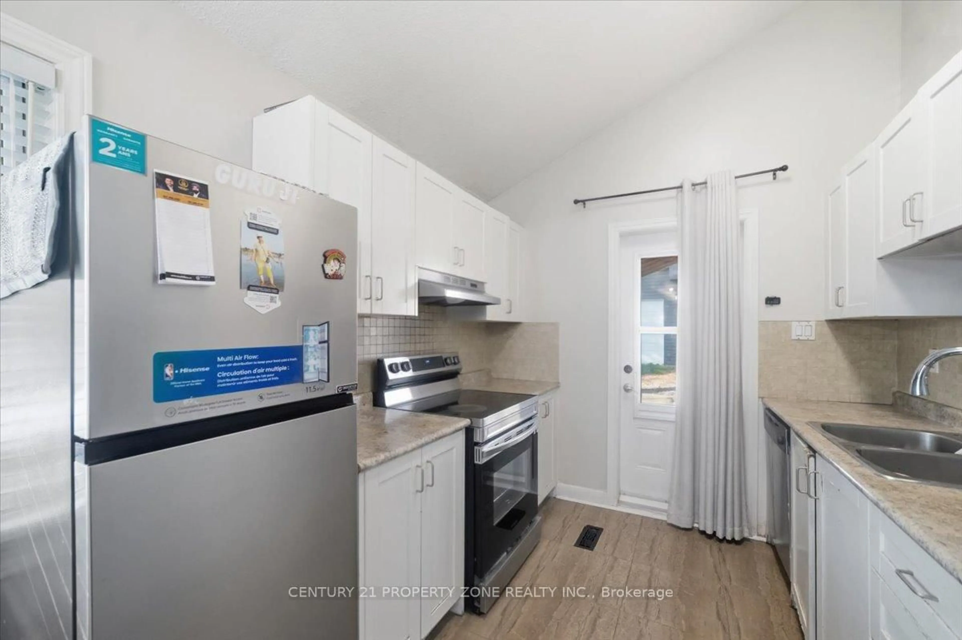 Standard kitchen, unknown for 13 Cornwall Rd, Brampton Ontario L6W 1M8