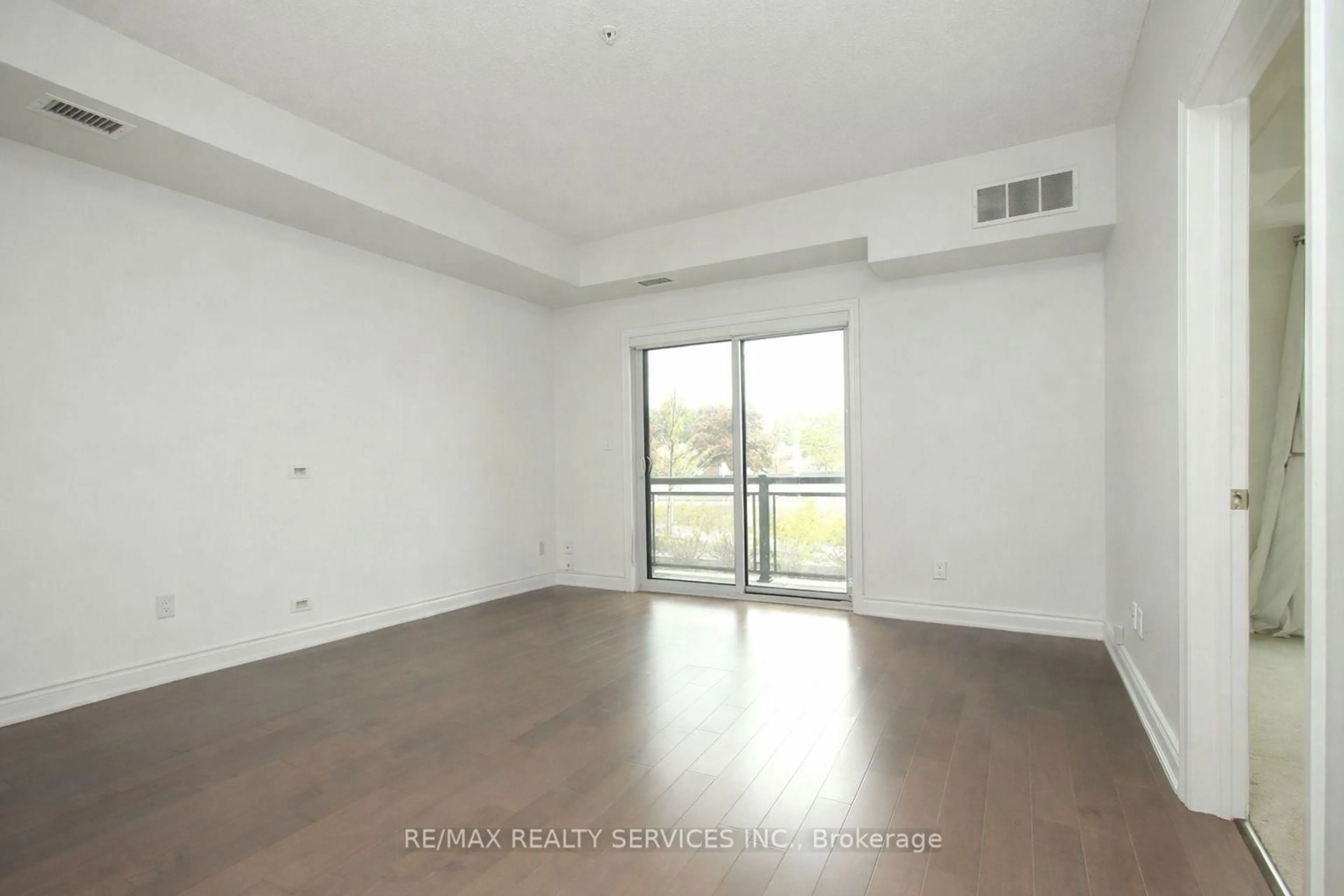 A pic of a room for 3170 Erin Mills Pkwy #133, Mississauga Ontario L5L 0B6