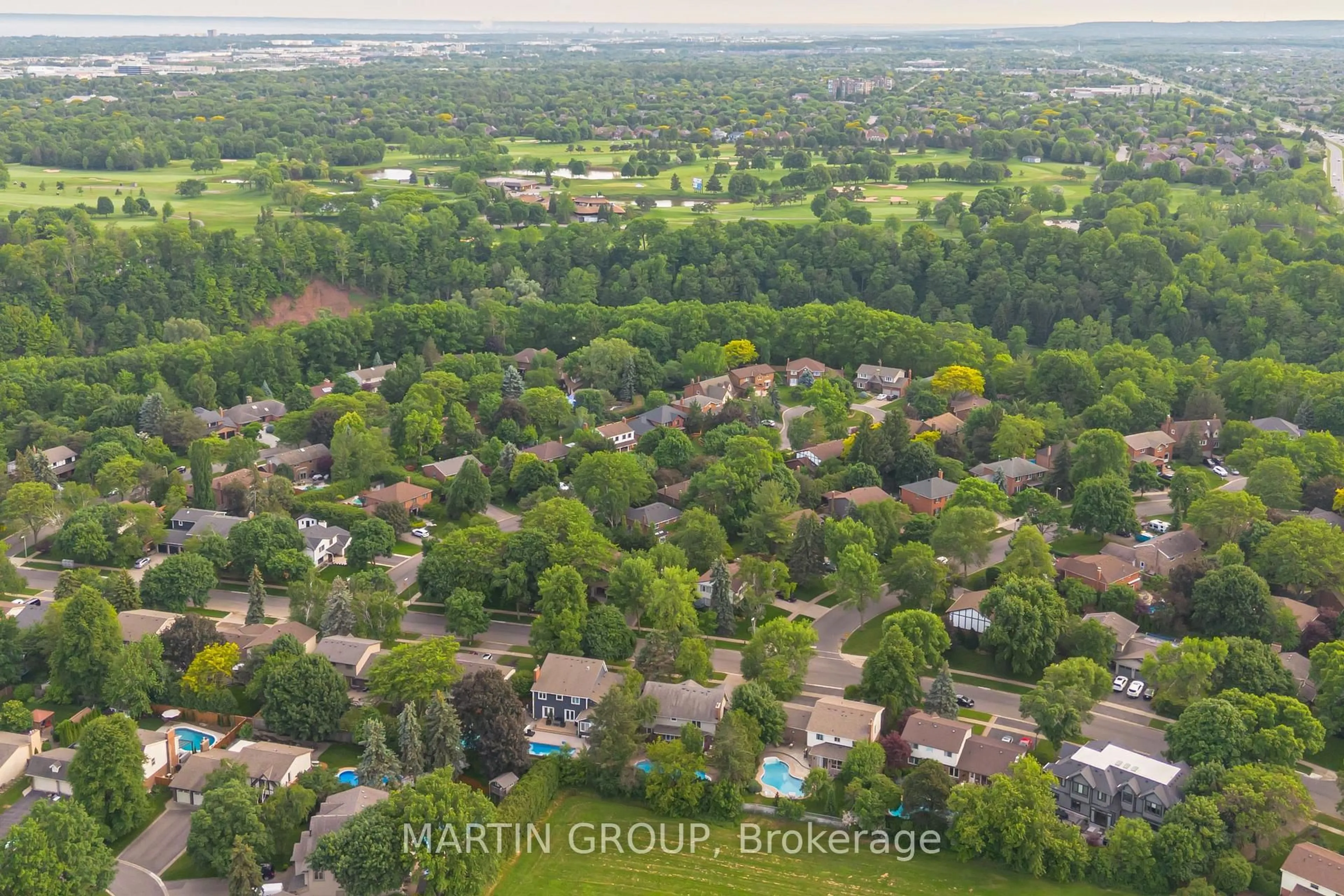 A pic from outside/outdoor area/front of a property/back of a property/a pic from drone, unknown for 253 McCraney St, Oakville Ontario L6H 3A9