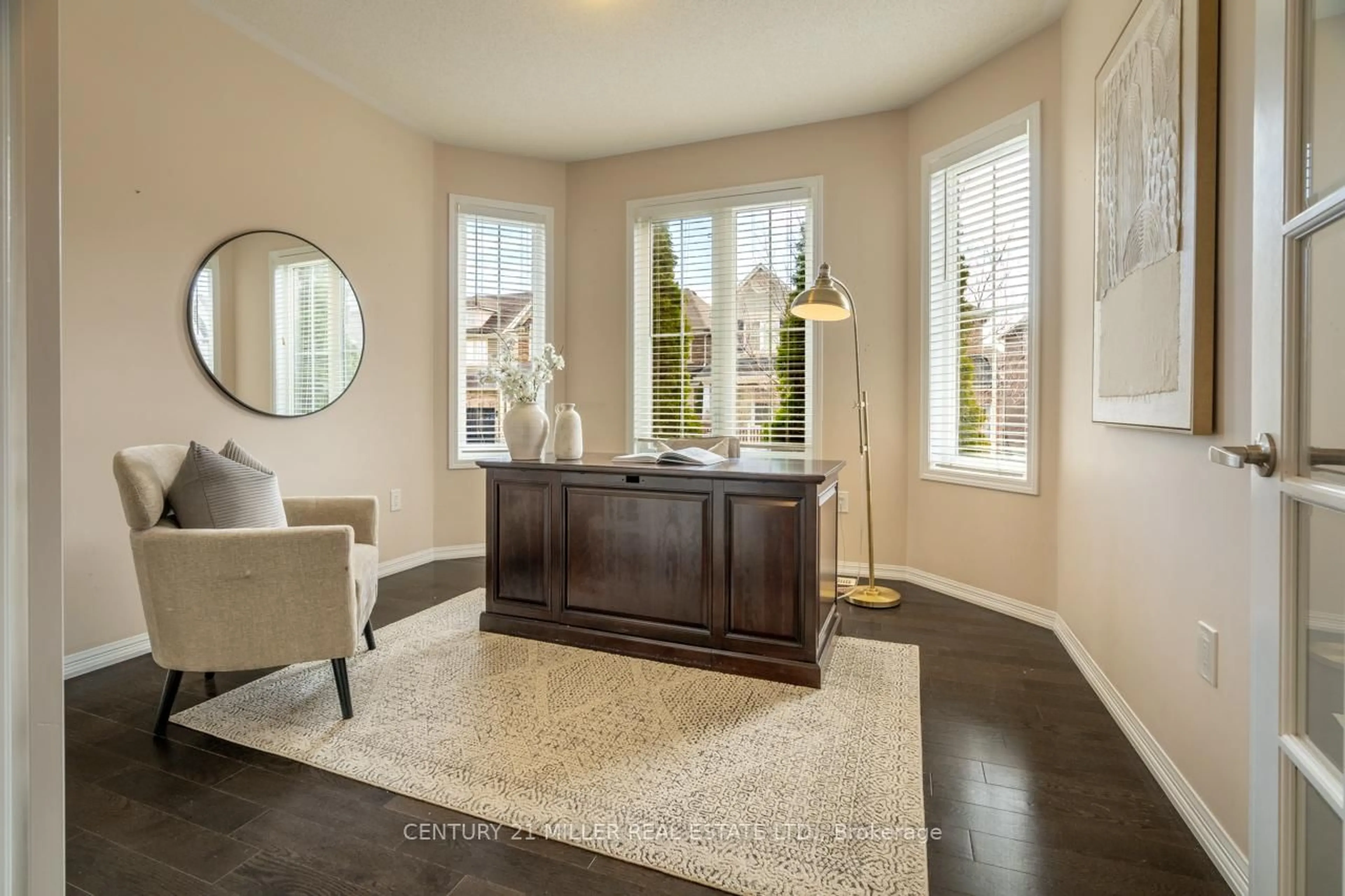 Indoor entryway for 468 Coombs Crt, Milton Ontario L9T 7N5