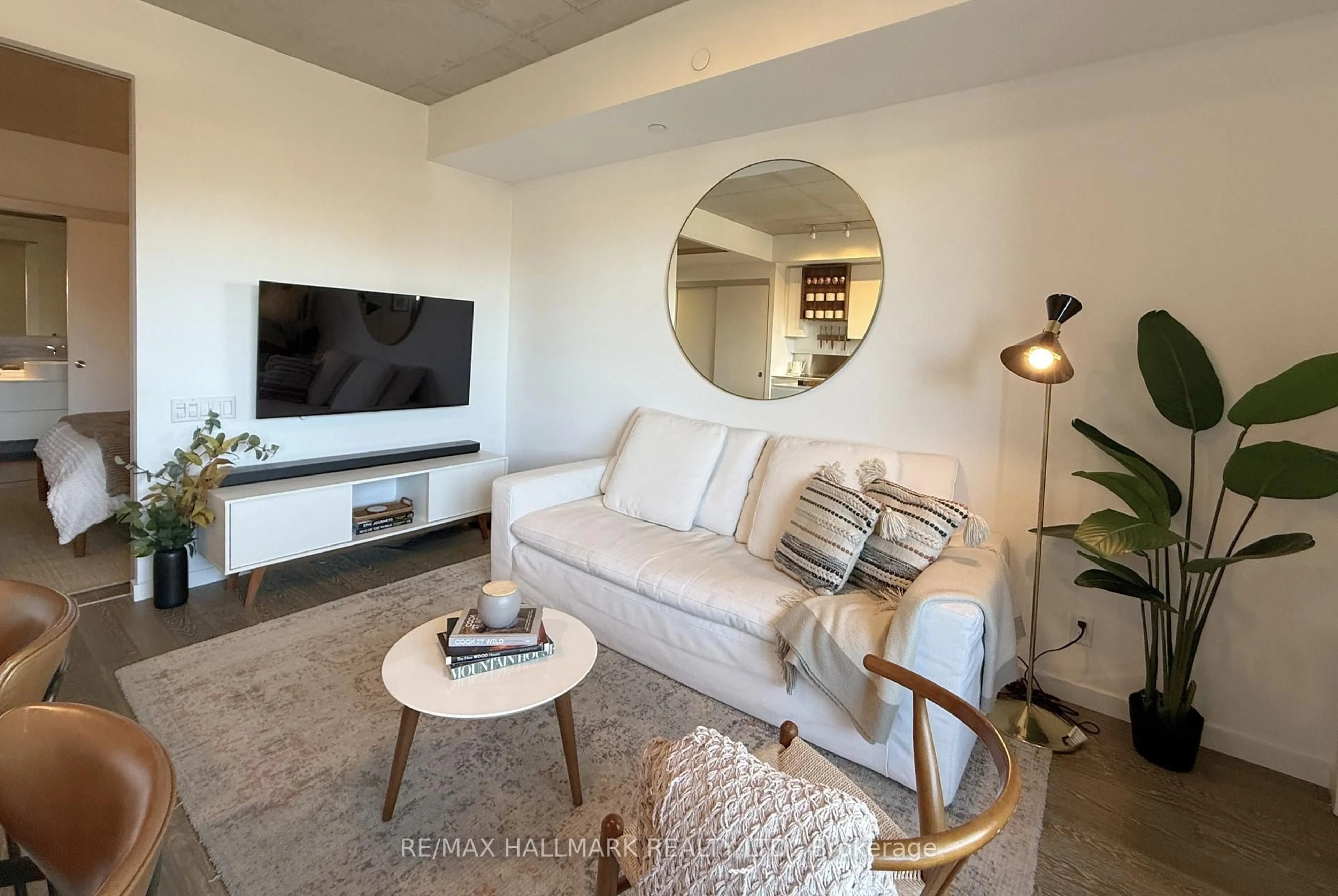Living room with furniture, unknown for 383 Sorauren Ave #313, Toronto Ontario M6R 0A4