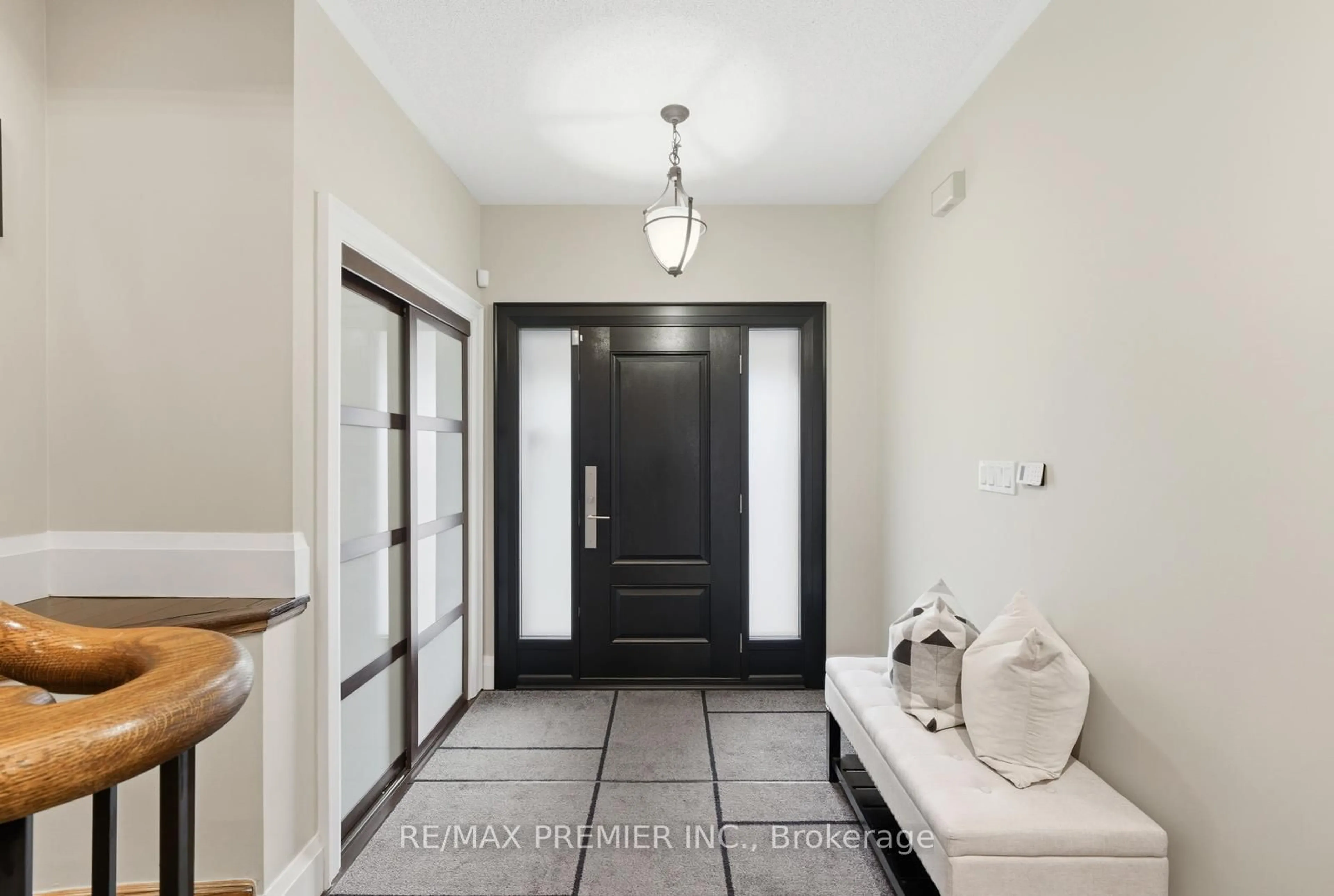 Indoor entryway for 7 Christensen Ave, Caledon Ontario L7E 2Y6