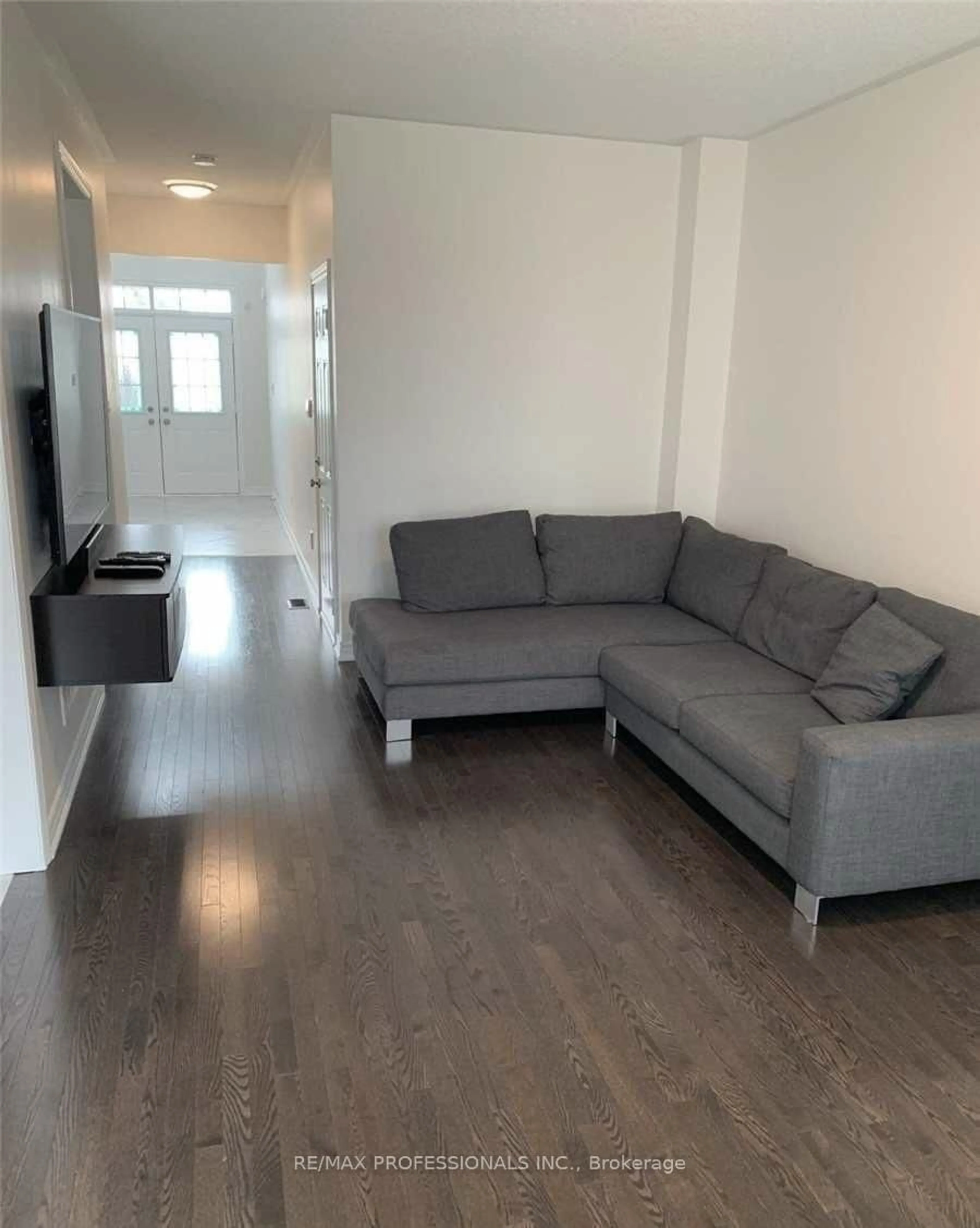 Living room with furniture, unknown for 44 VILLADOWNS Tr, Brampton Ontario L6R 3V7
