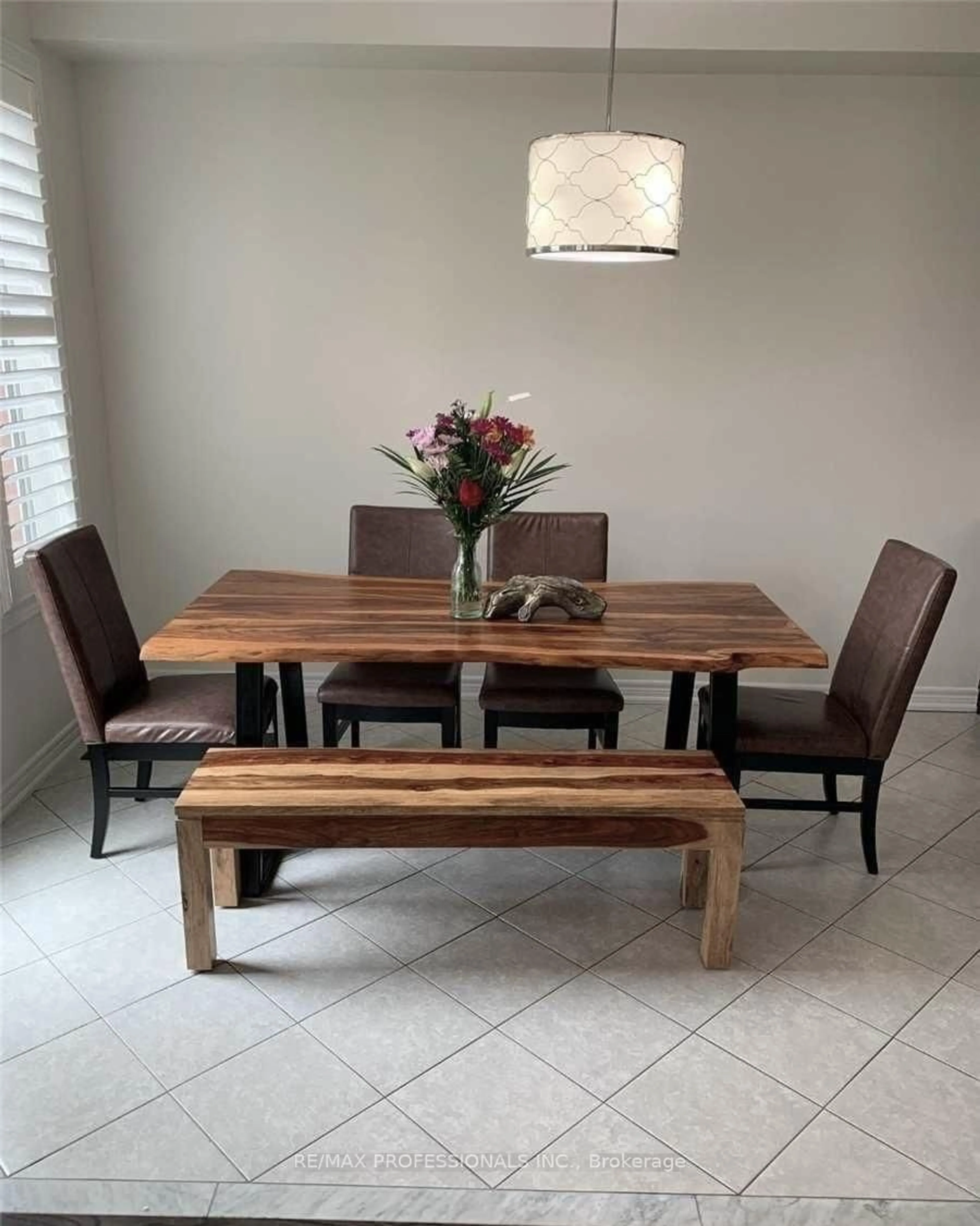 Dining room, wood/laminate floor for 44 VILLADOWNS Tr, Brampton Ontario L6R 3V7