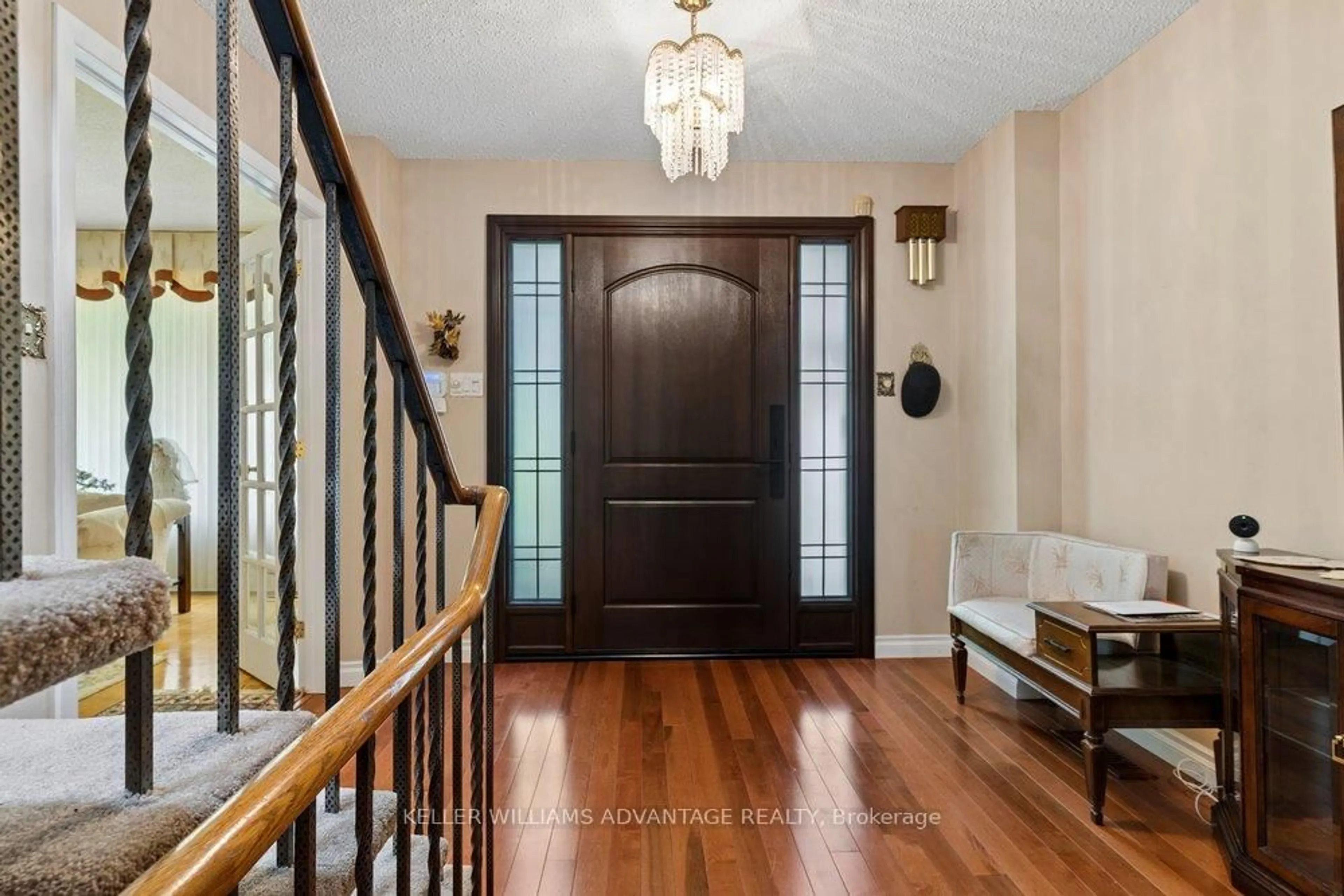 Indoor entryway for 2192 Castlestone Crt, Mississauga Ontario L5B 1Y1