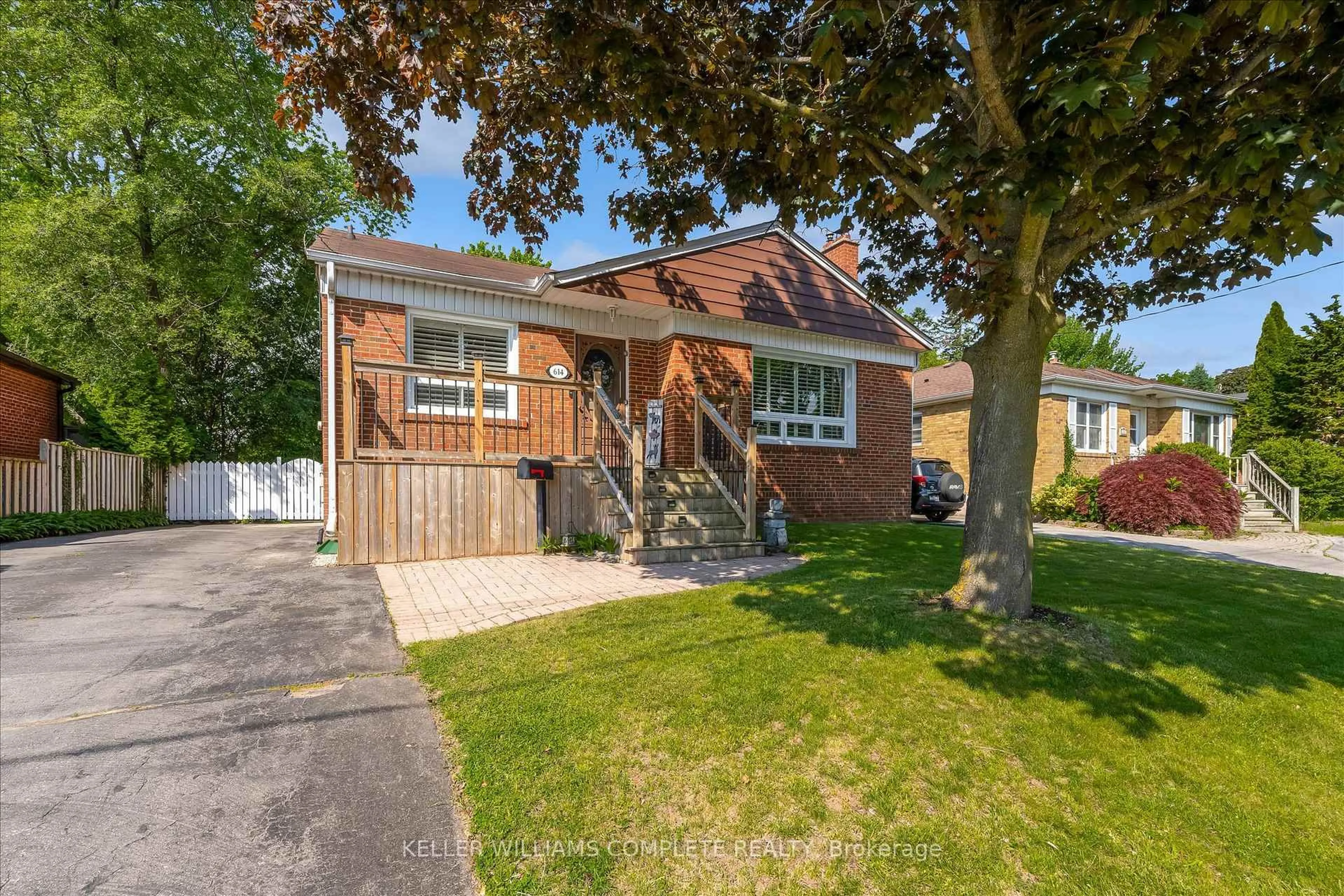 Home with brick exterior material, street for 614 DRURY Lane, Burlington Ontario L7R 2X6