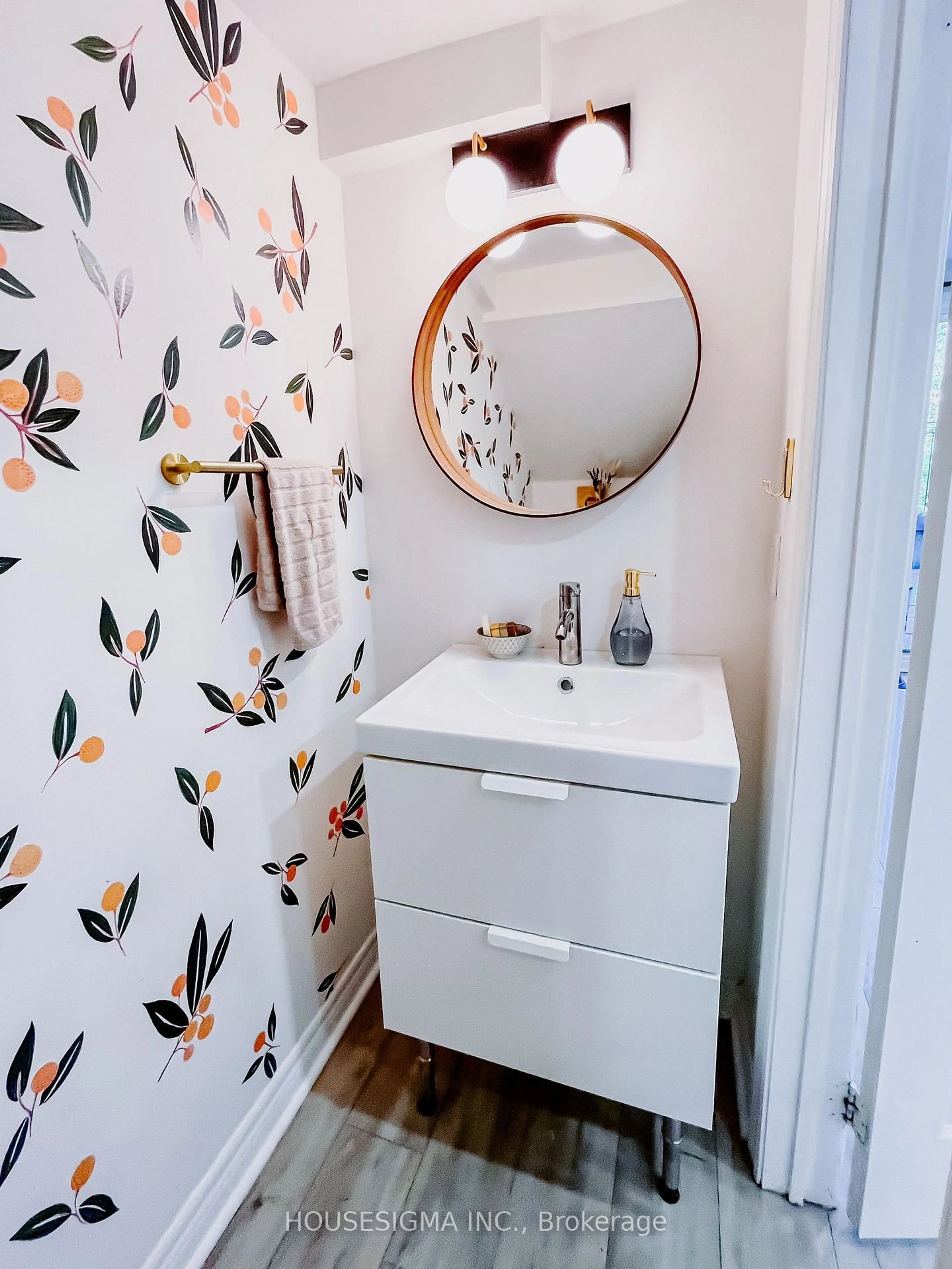 Contemporary bathroom, unknown for 870 Jane St #114, Toronto Ontario M6N 4C2