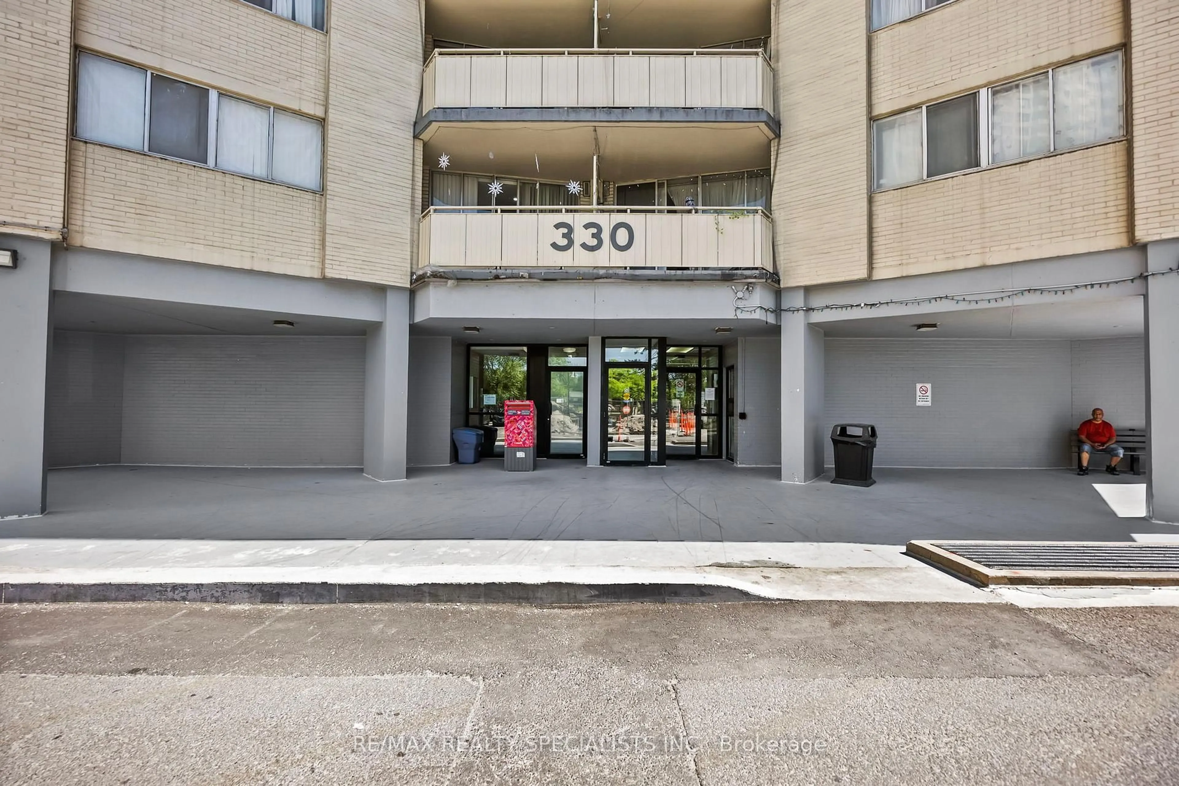 Indoor foyer for 330 Dixon Rd #1205, Toronto Ontario M9R 1S9