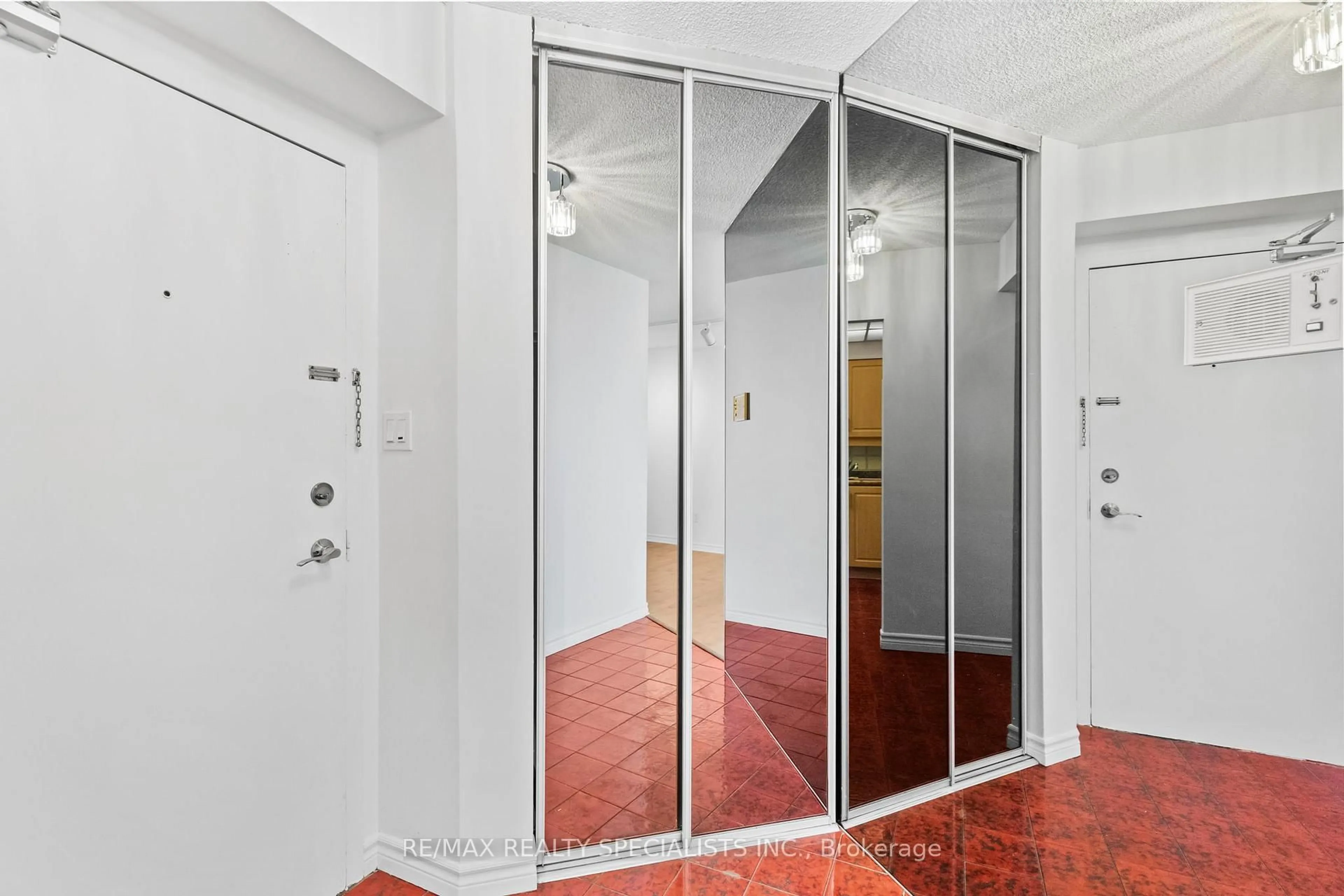 Indoor foyer for 330 Dixon Rd #1205, Toronto Ontario M9R 1S9