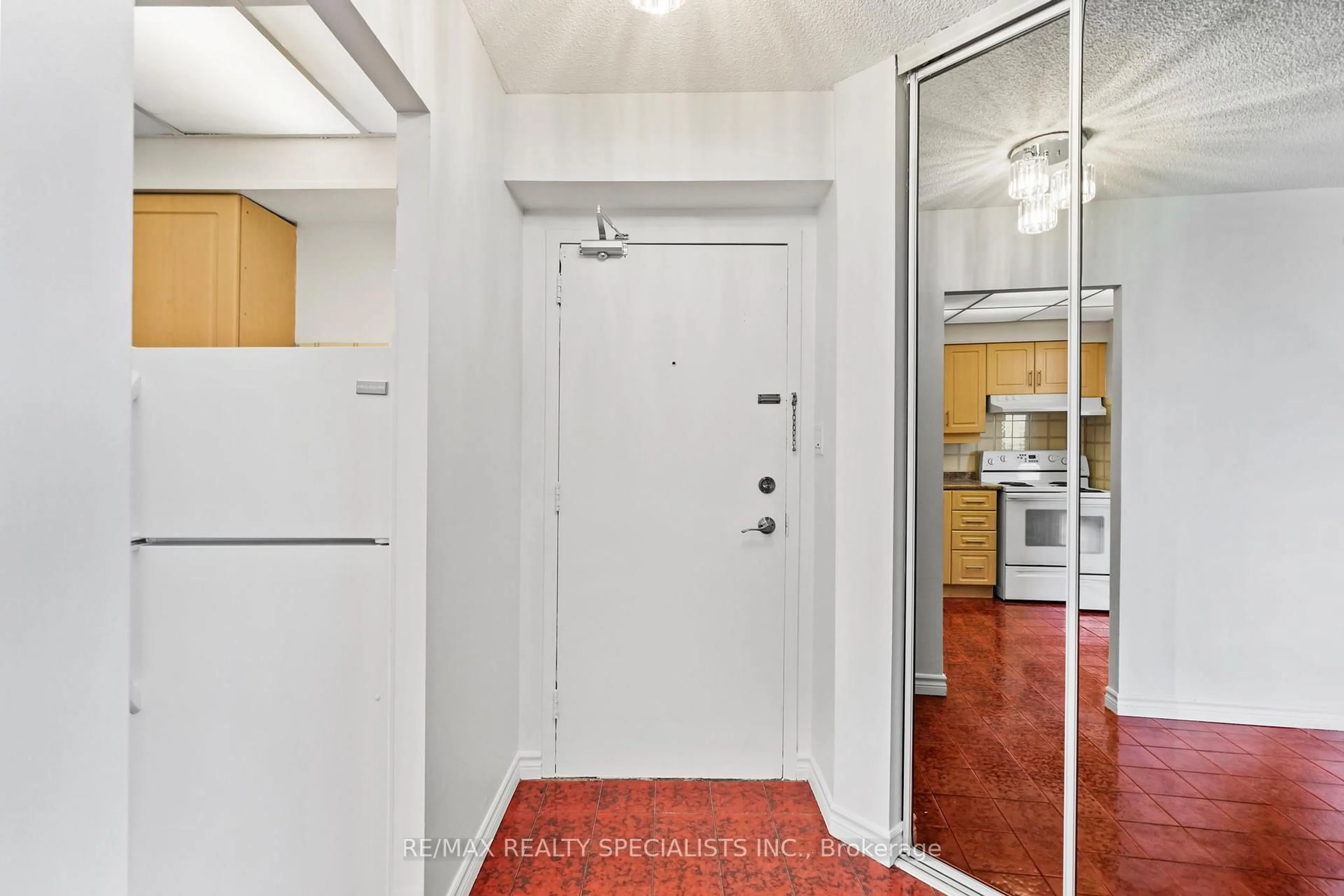 Unknown for 330 Dixon Rd #1205, Toronto Ontario M9R 1S9