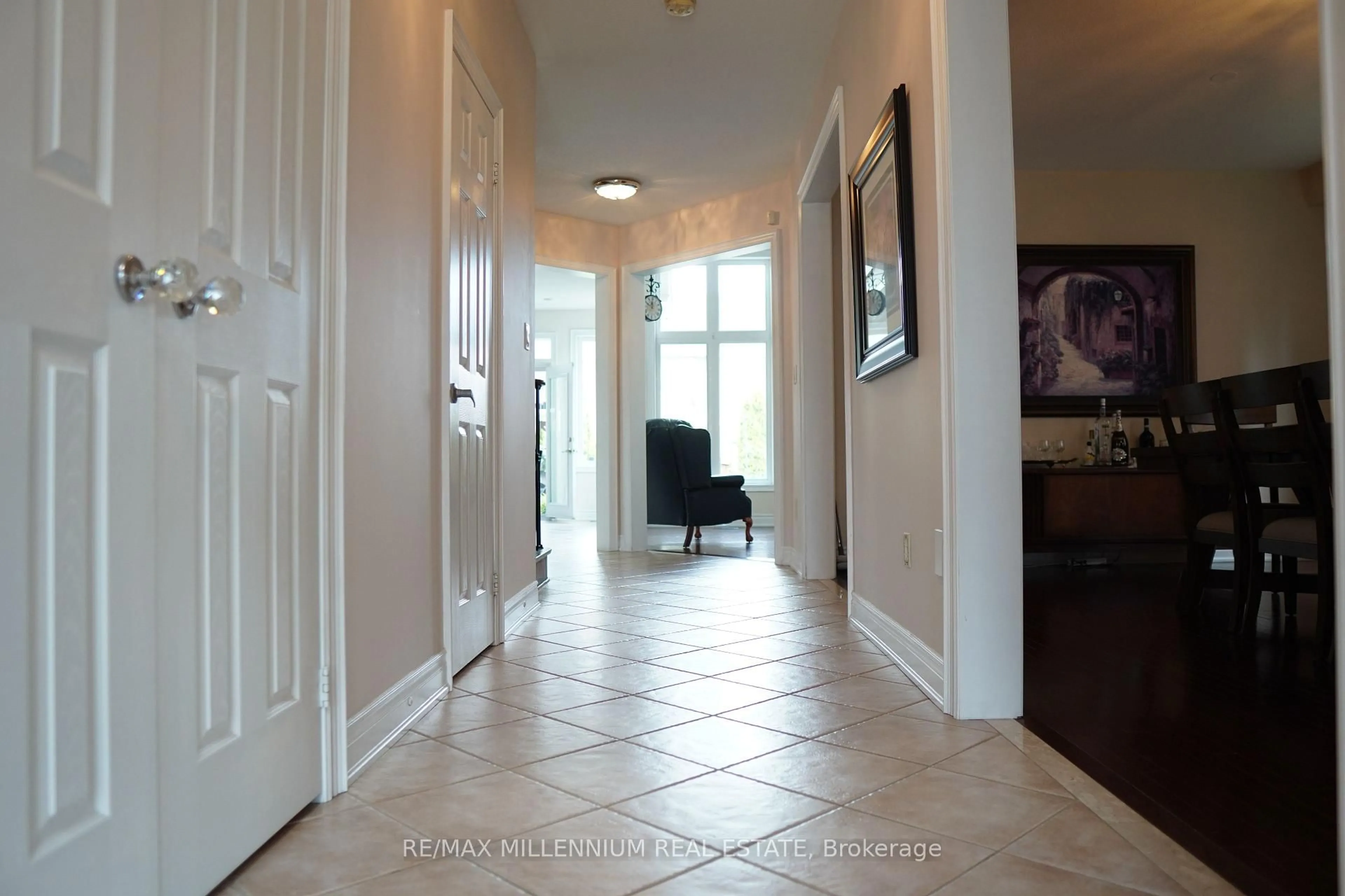 Indoor entryway for 40 Rampart Dr, Brampton Ontario L6P 2Z1