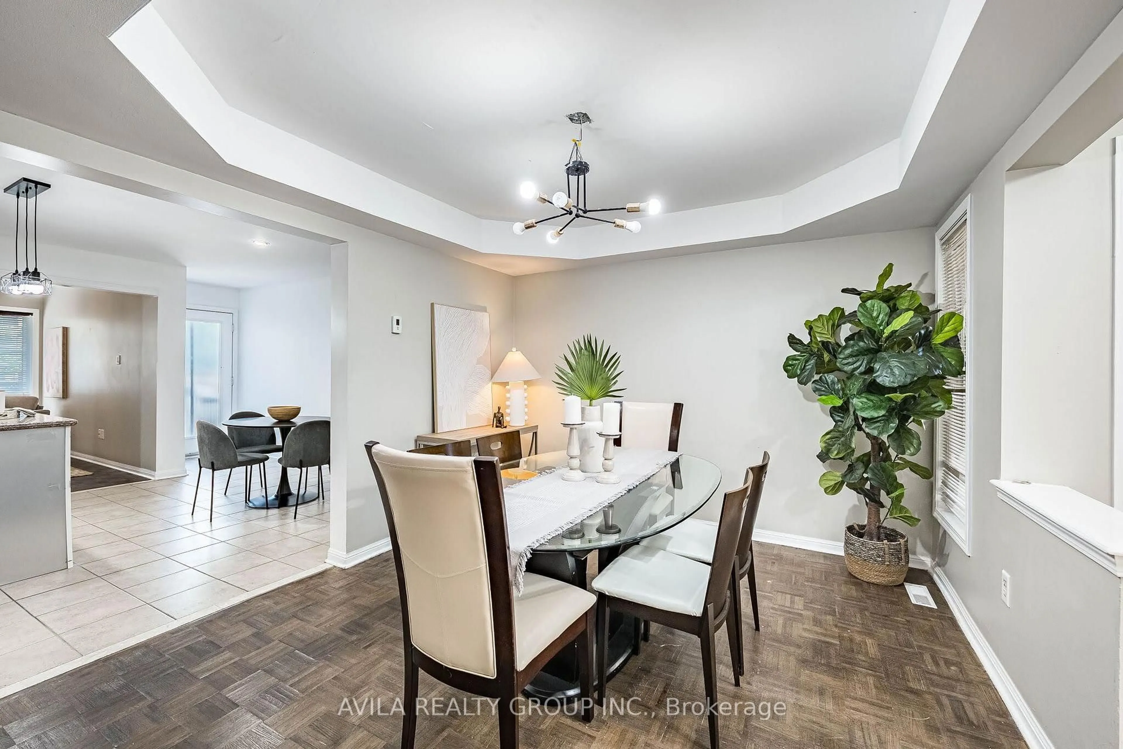 Dining room, ceramic/tile floor for 3936 Milkwood Cres, Mississauga Ontario L5N 8H2