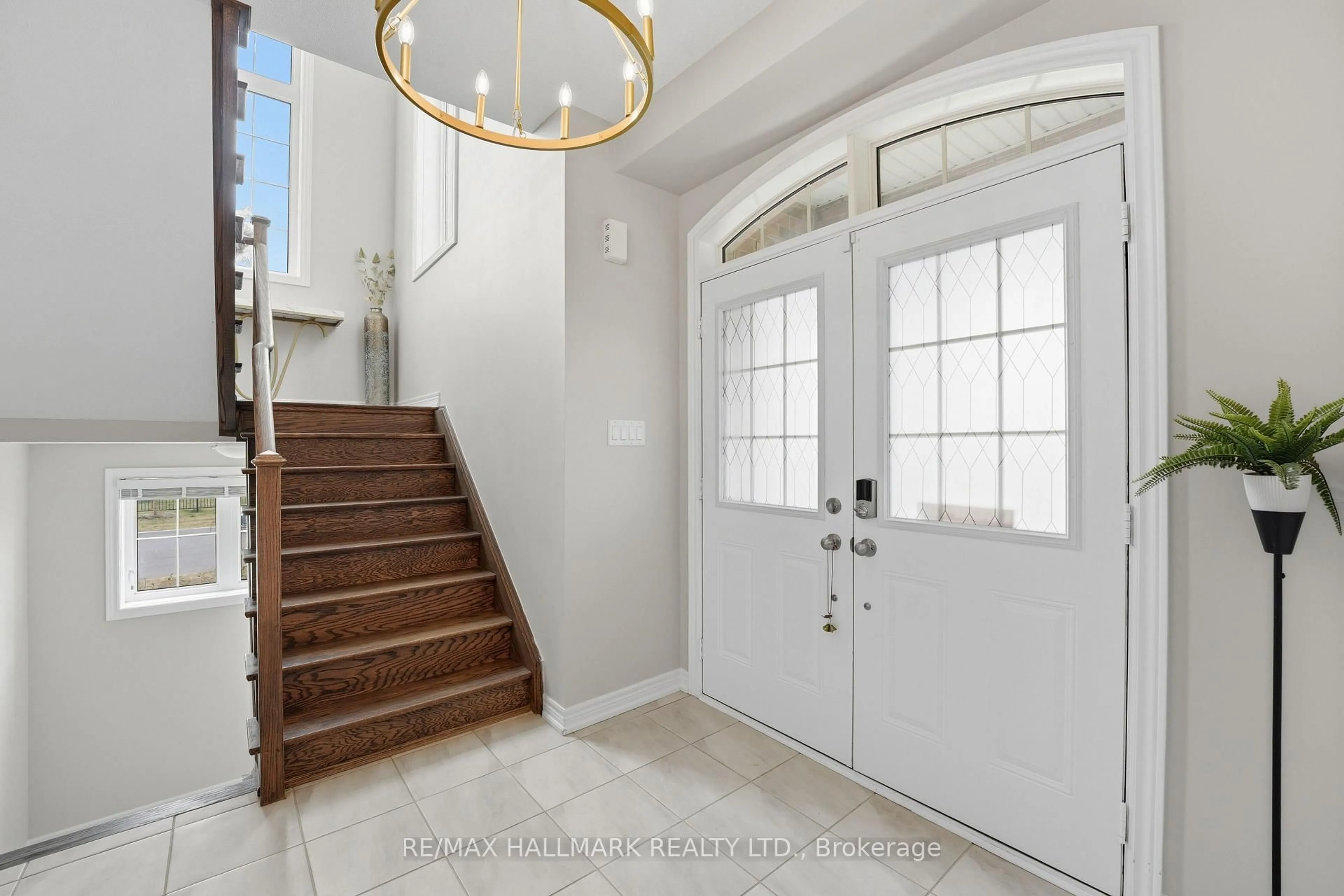 Indoor entryway for 85 Adventura Rd, Brampton Ontario L7A 5A7