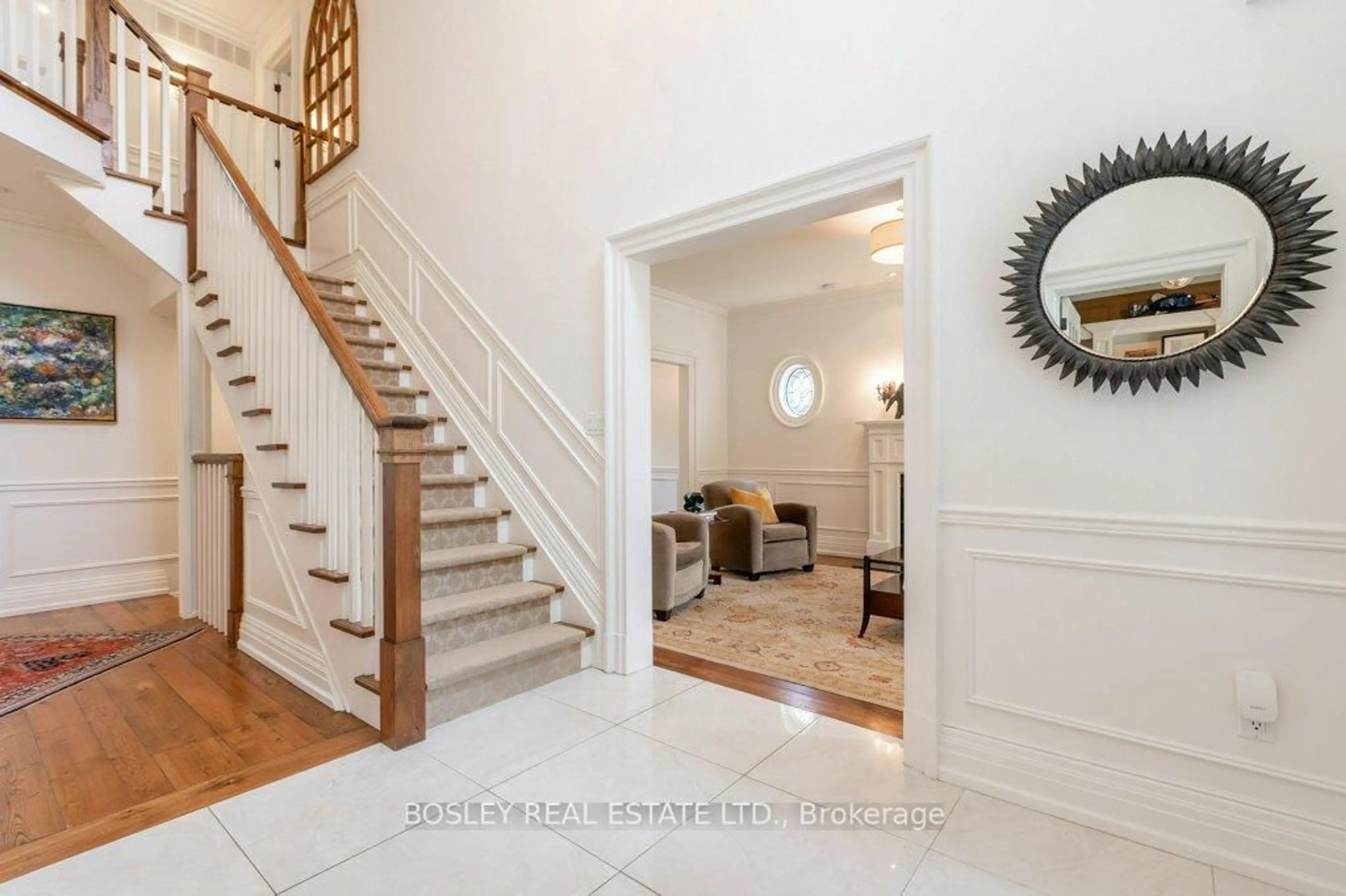 Indoor entryway for 124 Perry Cres, Toronto Ontario M9A 1K6