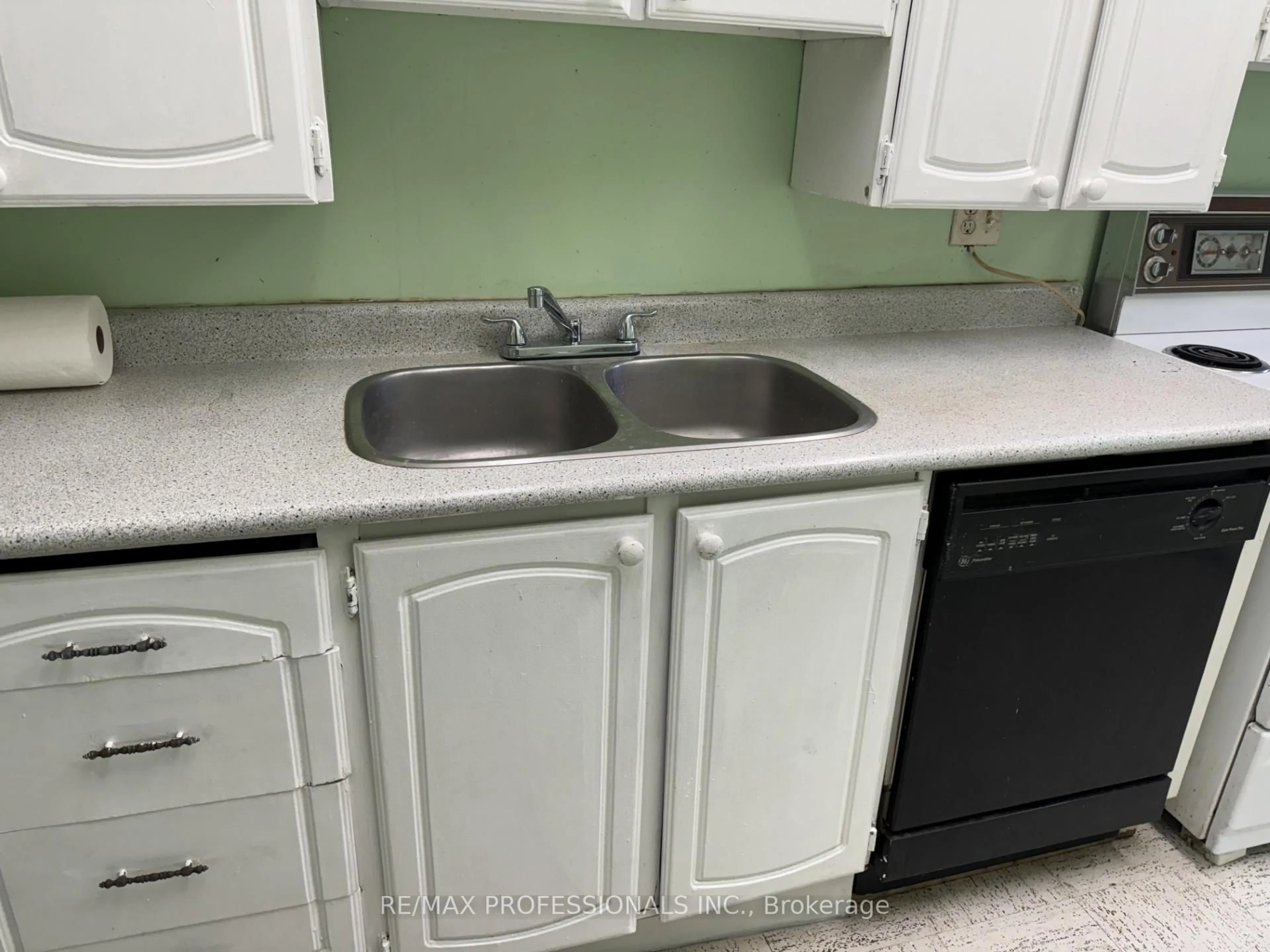 Standard kitchen, unknown for 11 Wincott Dr #602, Toronto Ontario M9R 2R9