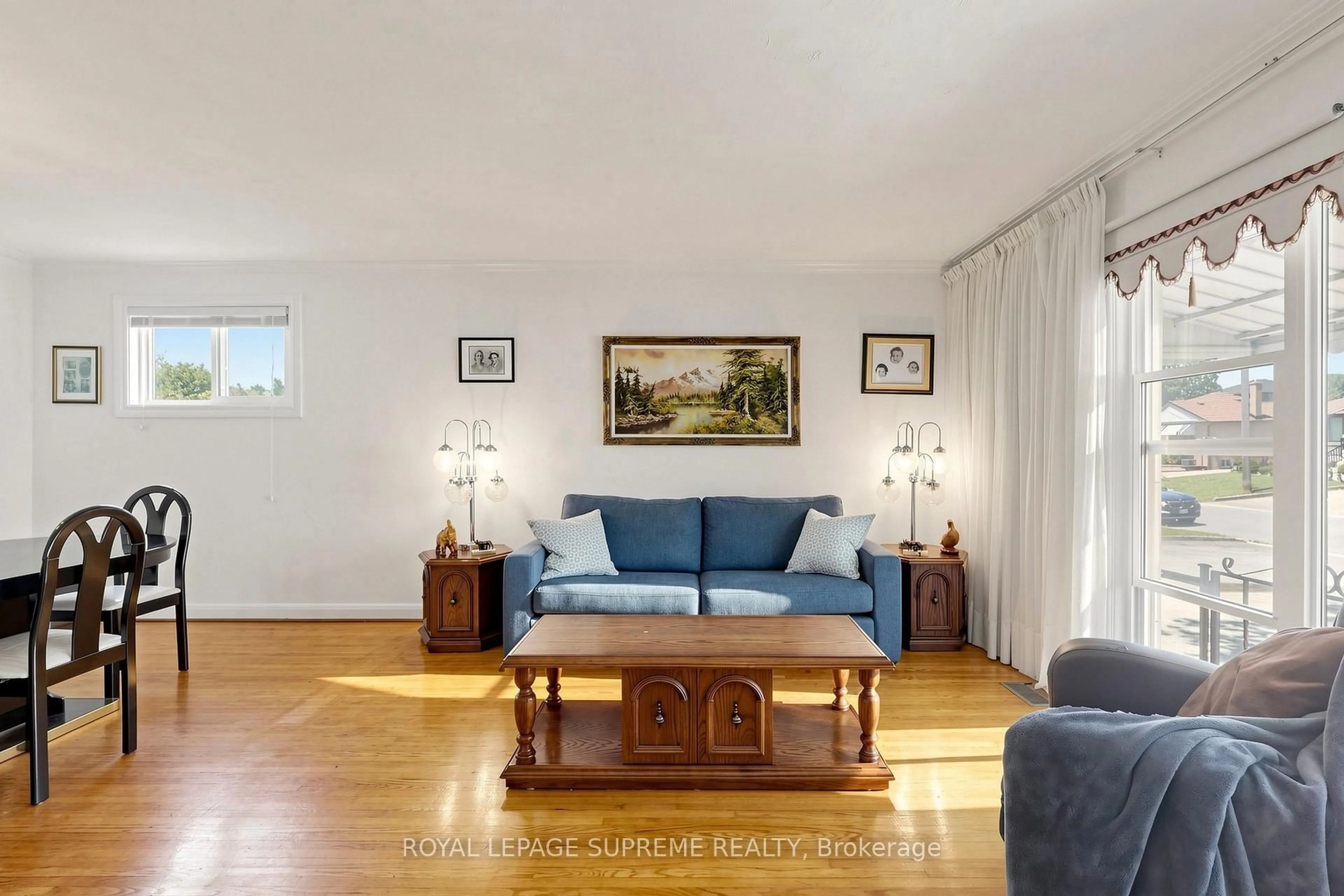 Living room with furniture, unknown for 243 Epsom Downs Dr, Toronto Ontario M3M 1T3