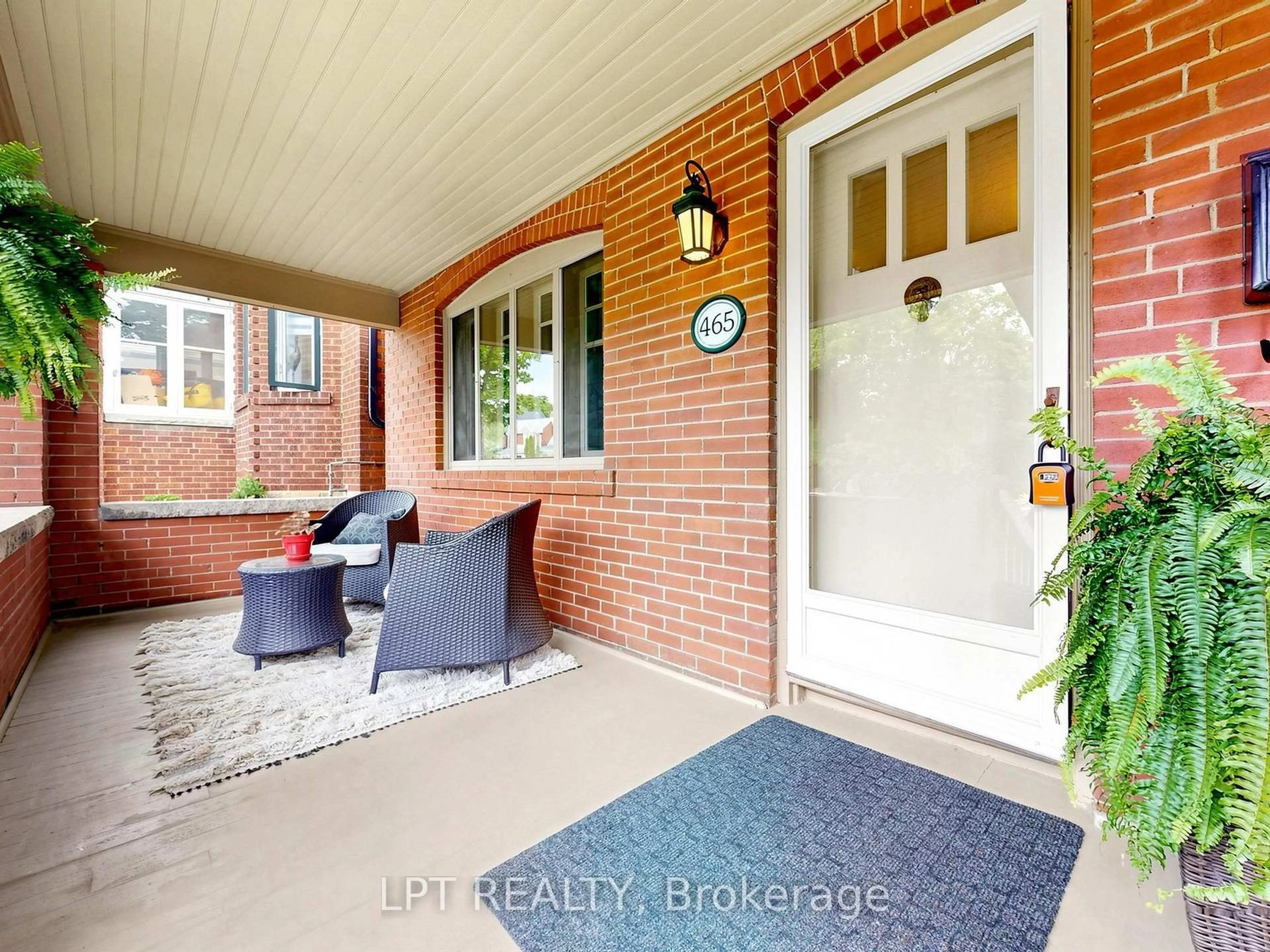 Indoor entryway for 465 Durie St, Toronto Ontario M6S 3G6
