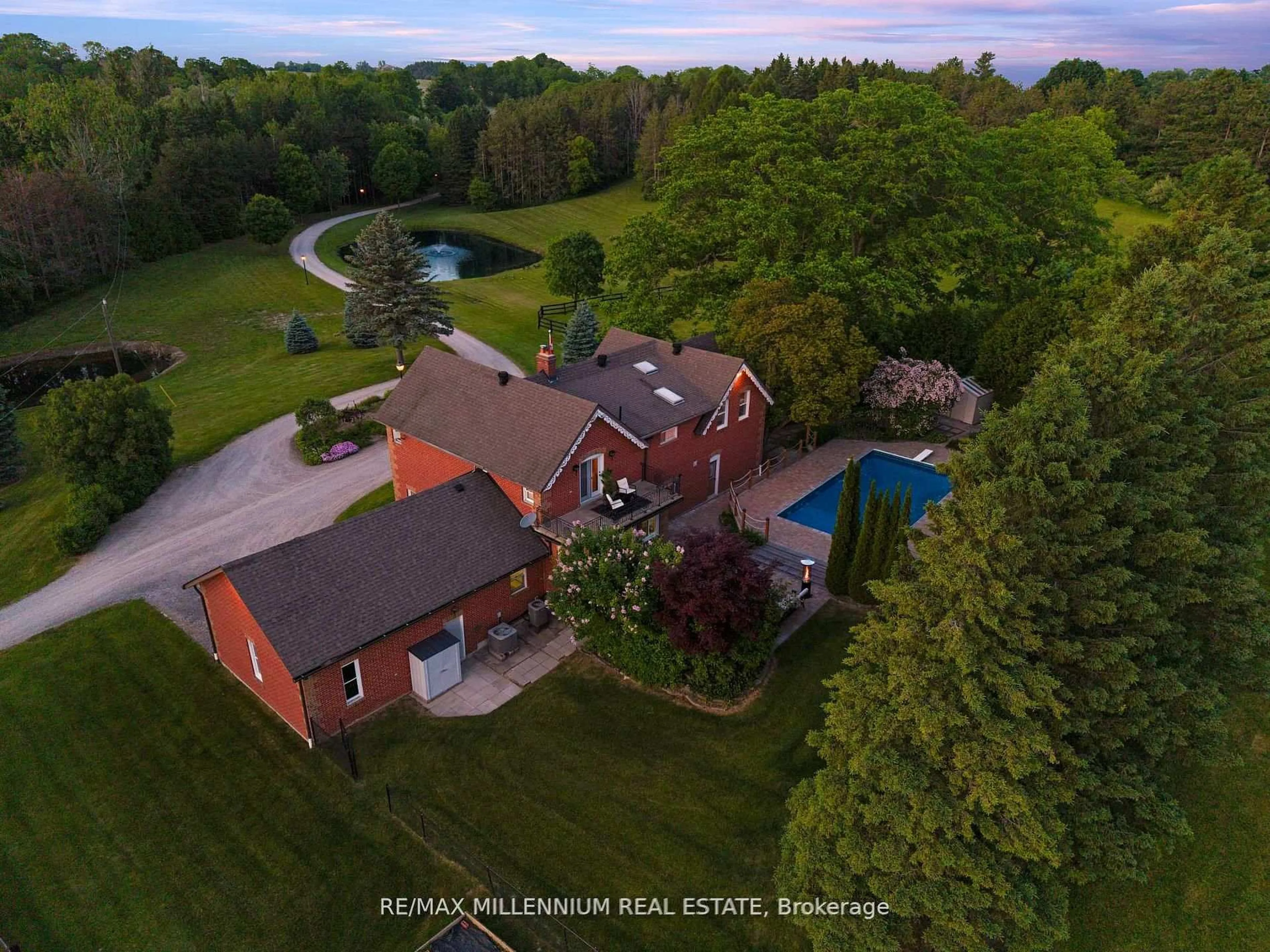 A pic from outside/outdoor area/front of a property/back of a property/a pic from drone, unknown for 16718 Caledon King Townline, Caledon Ontario L7E 3R5