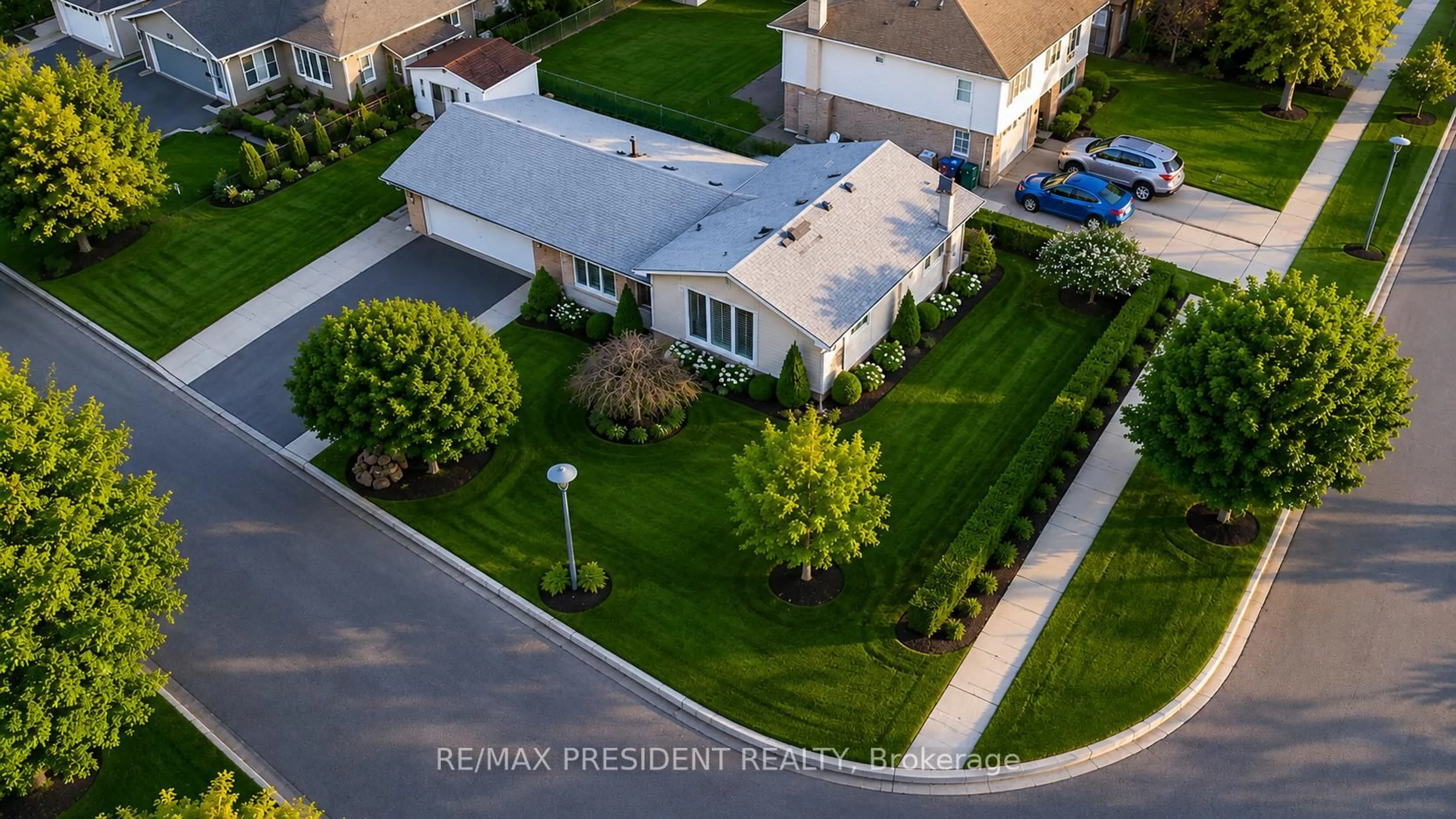 A pic from outside/outdoor area/front of a property/back of a property/a pic from drone, street for 2 Jerome Cres, Brampton Ontario L6S 2H1