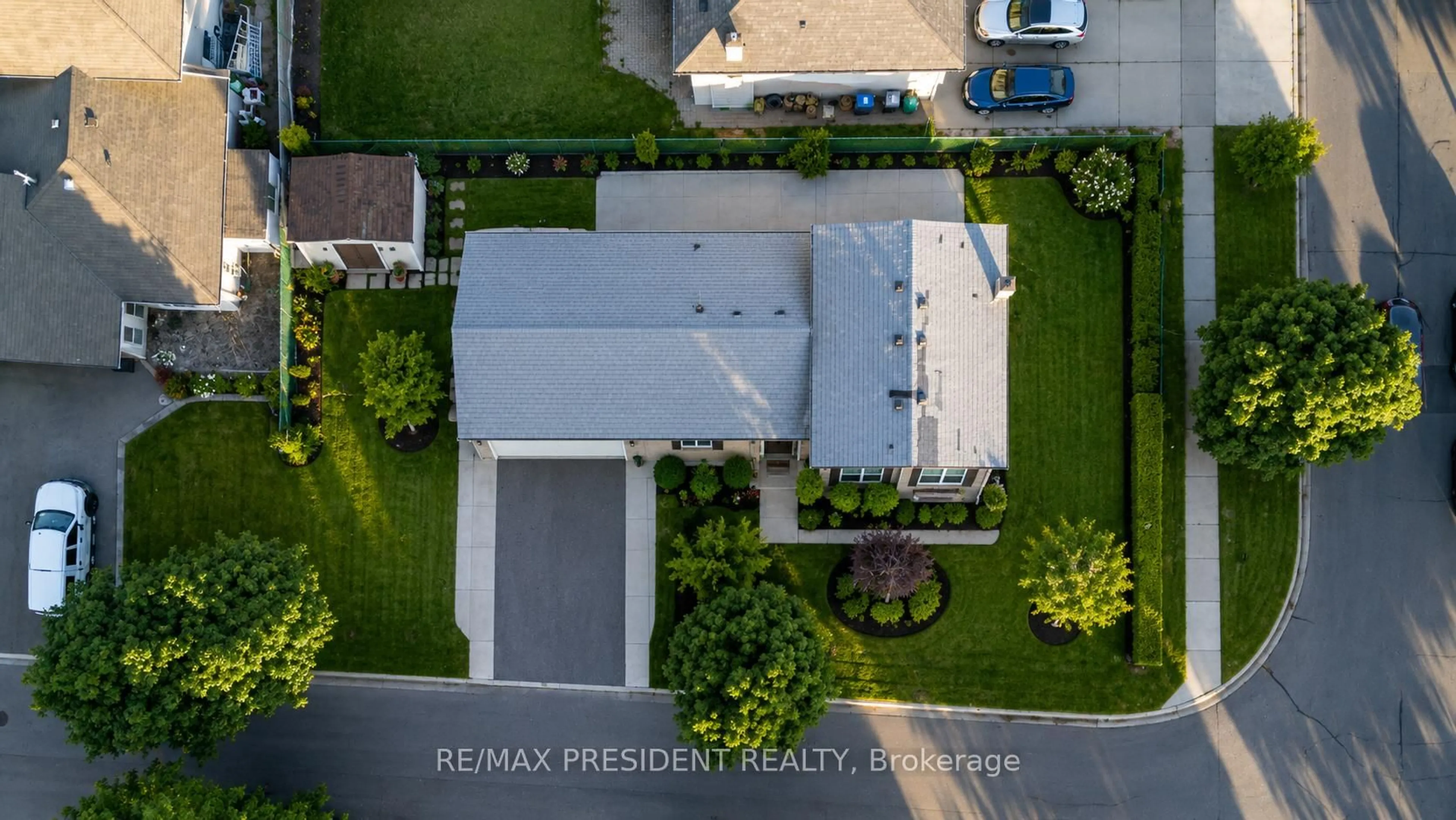 A pic from outside/outdoor area/front of a property/back of a property/a pic from drone, street for 2 Jerome Cres, Brampton Ontario L6S 2H1
