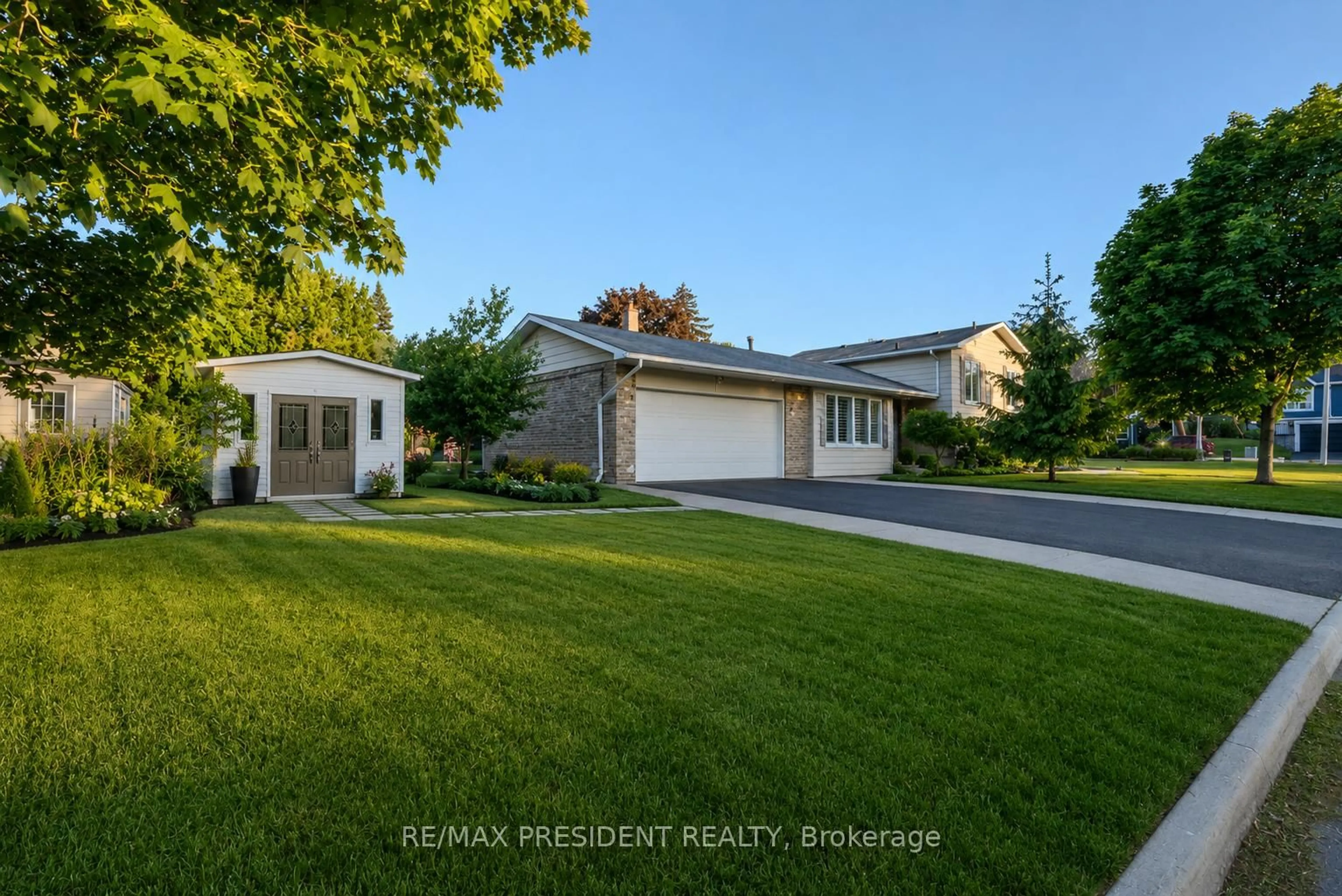 A pic from outside/outdoor area/front of a property/back of a property/a pic from drone, street for 2 Jerome Cres, Brampton Ontario L6S 2H1