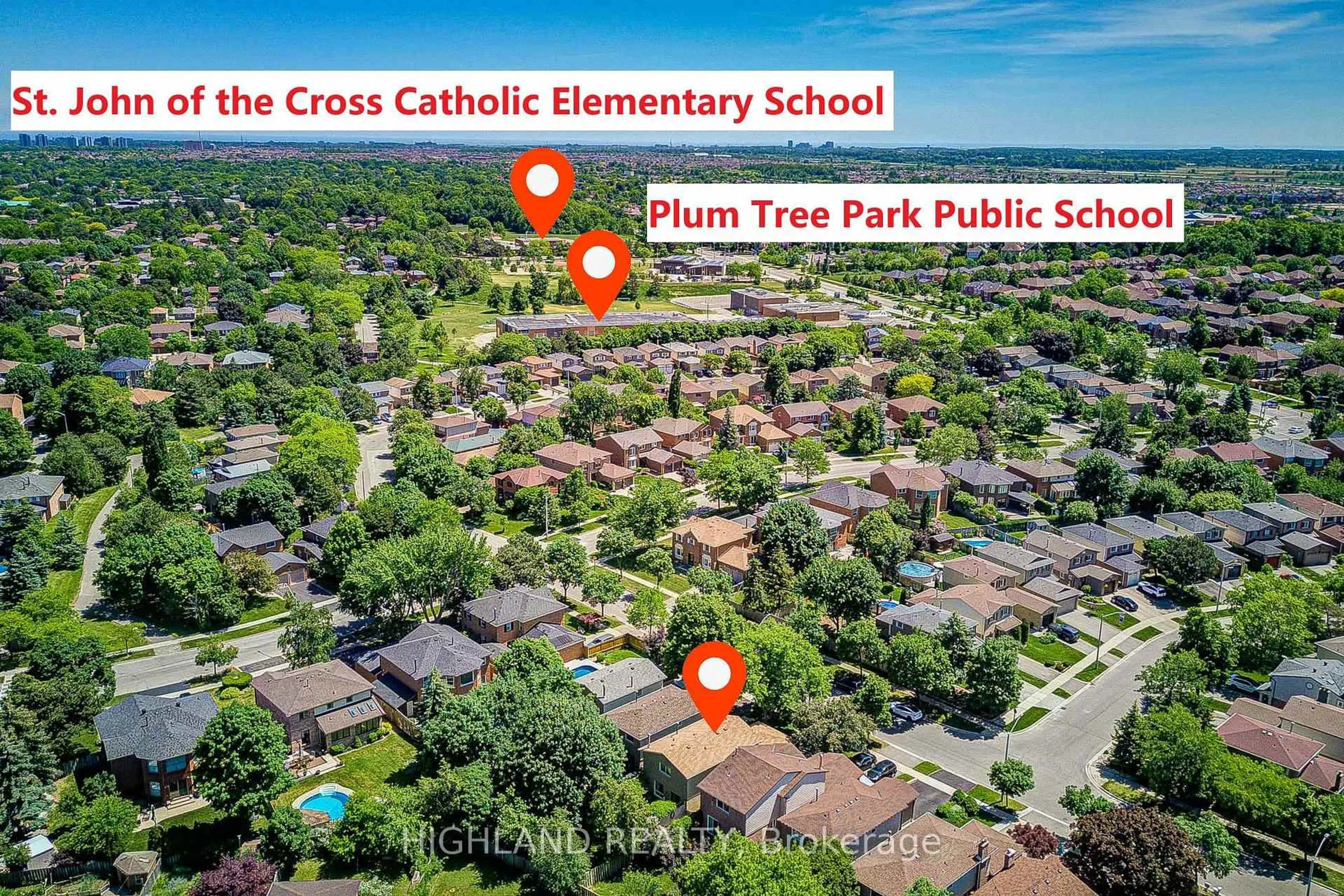 A pic from outside/outdoor area/front of a property/back of a property/a pic from drone, street for 6937 Harris Rd, Mississauga Ontario L5N 4Z1
