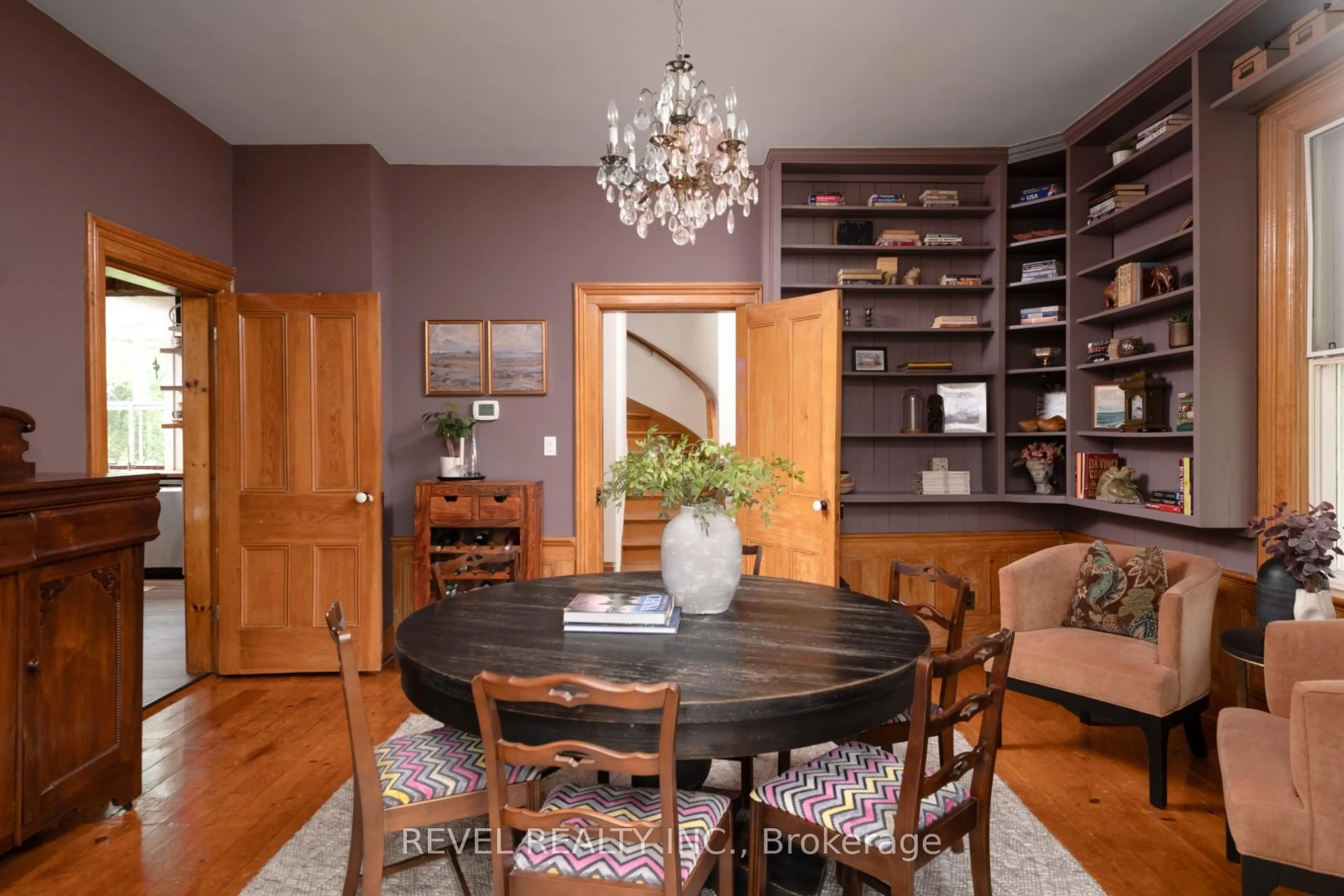 Dining room, wood/laminate floor for 14700 Creditview Rd, Caledon Ontario L7C 3G1
