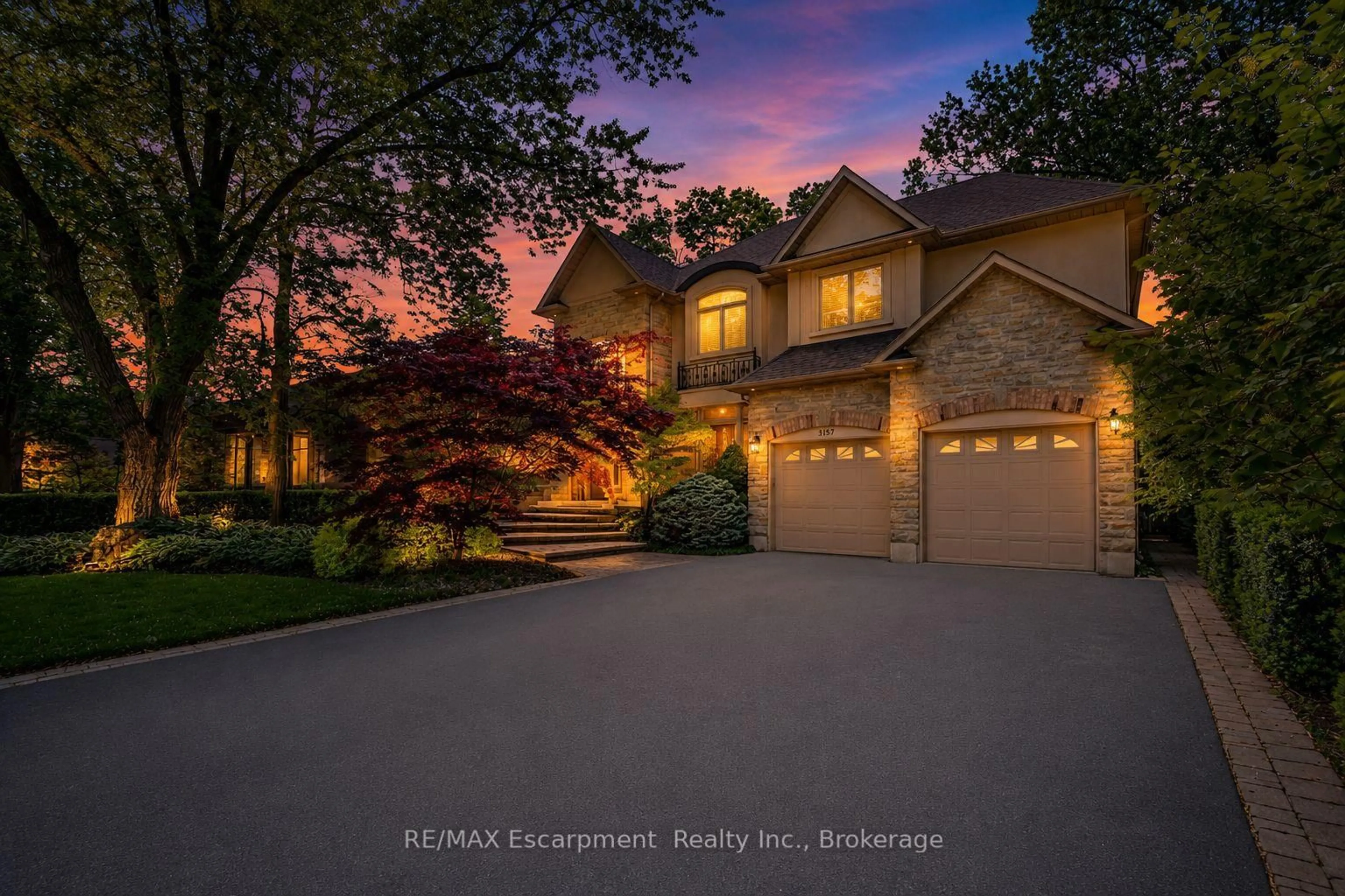 A pic from outside/outdoor area/front of a property/back of a property/a pic from drone, water/lake/river/ocean view for 3157 Princess Blvd, Burlington Ontario L7N 1G5