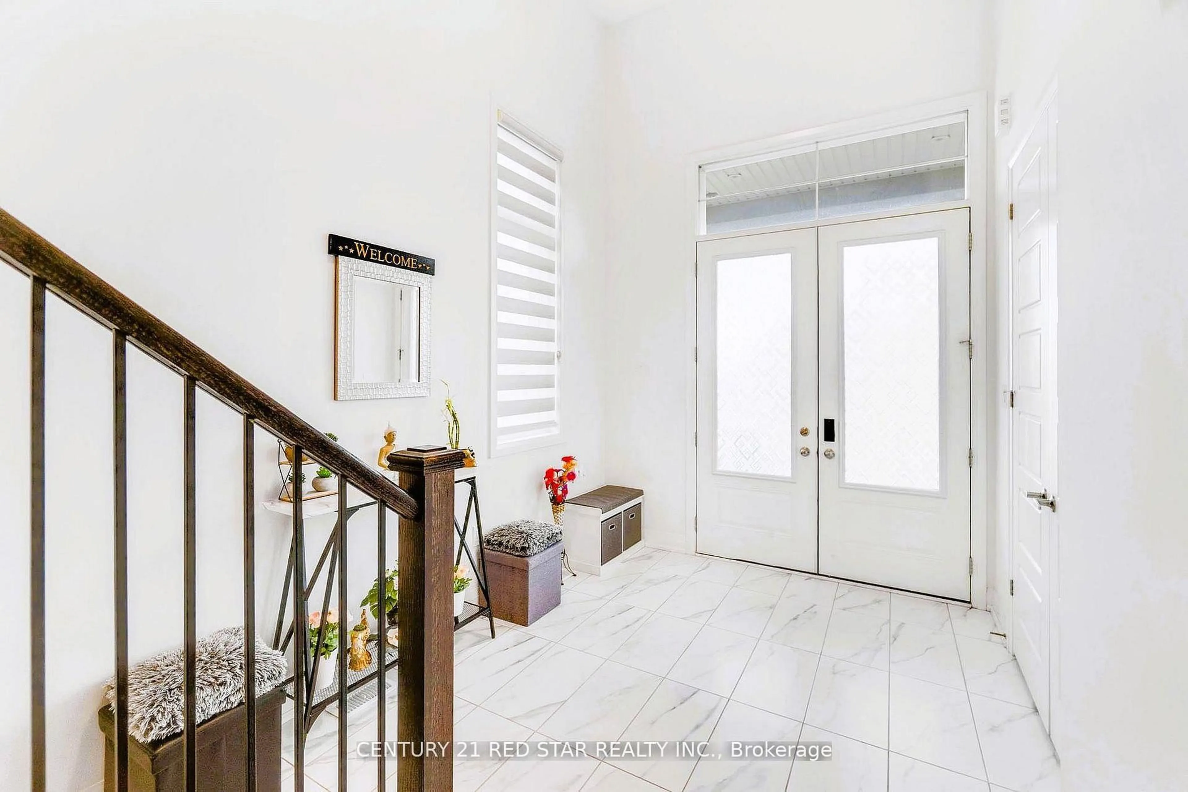 Indoor foyer for 3251 Harasym Tr, Oakville Ontario L6M 5N6