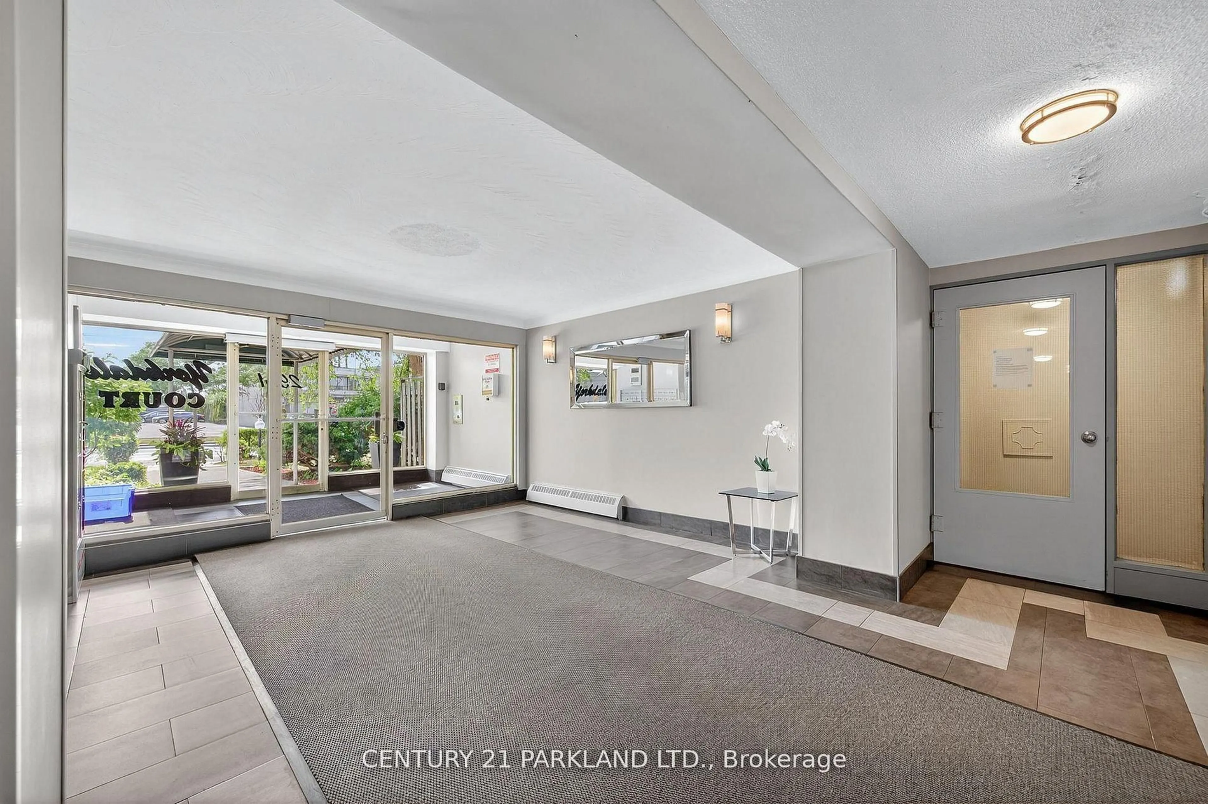 Indoor foyer for 2961 Dufferin St #202, Toronto Ontario M6B 3T2