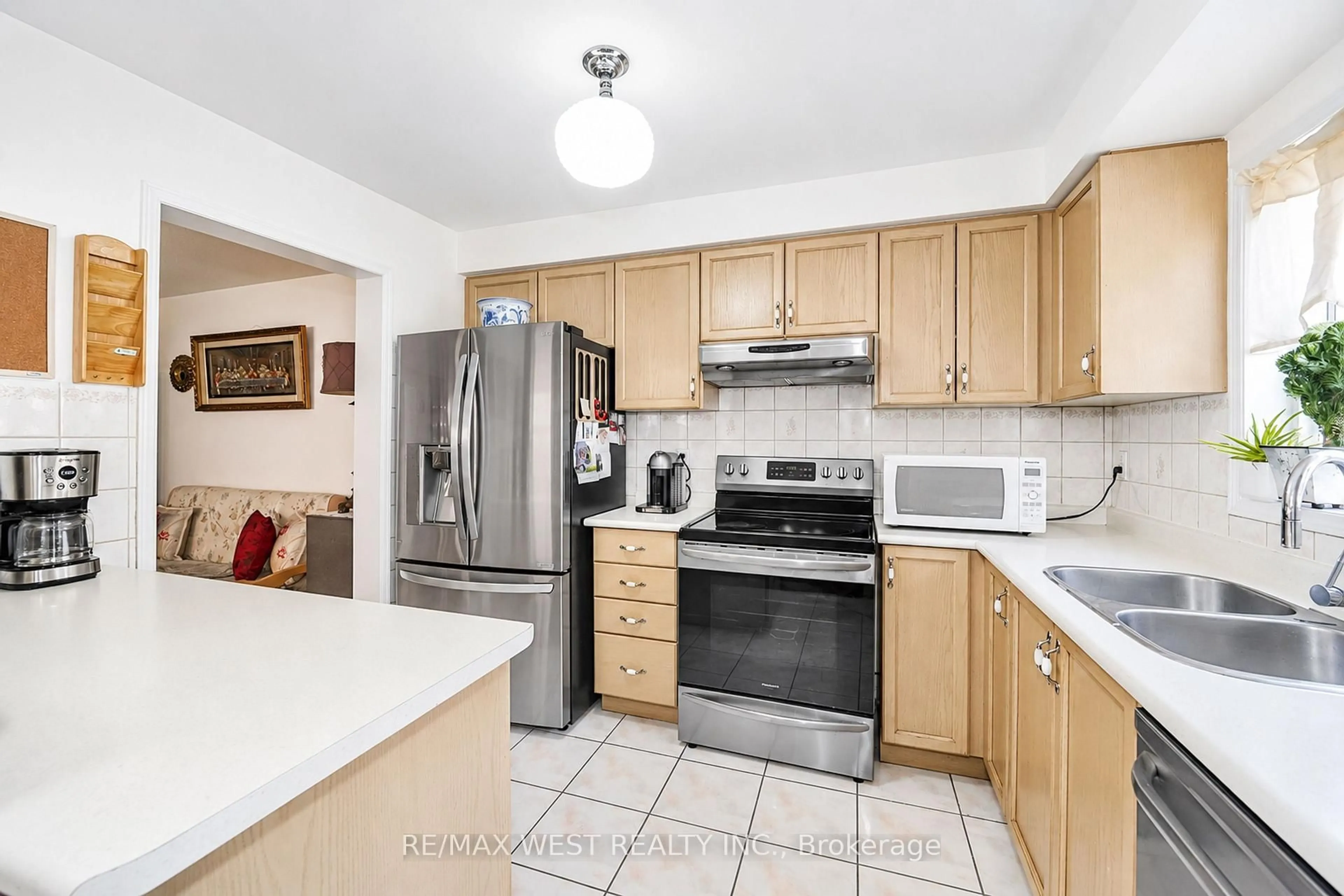 Standard kitchen, ceramic/tile floor for 77 Norman Wesley Way #70, Toronto Ontario M3M 3H3