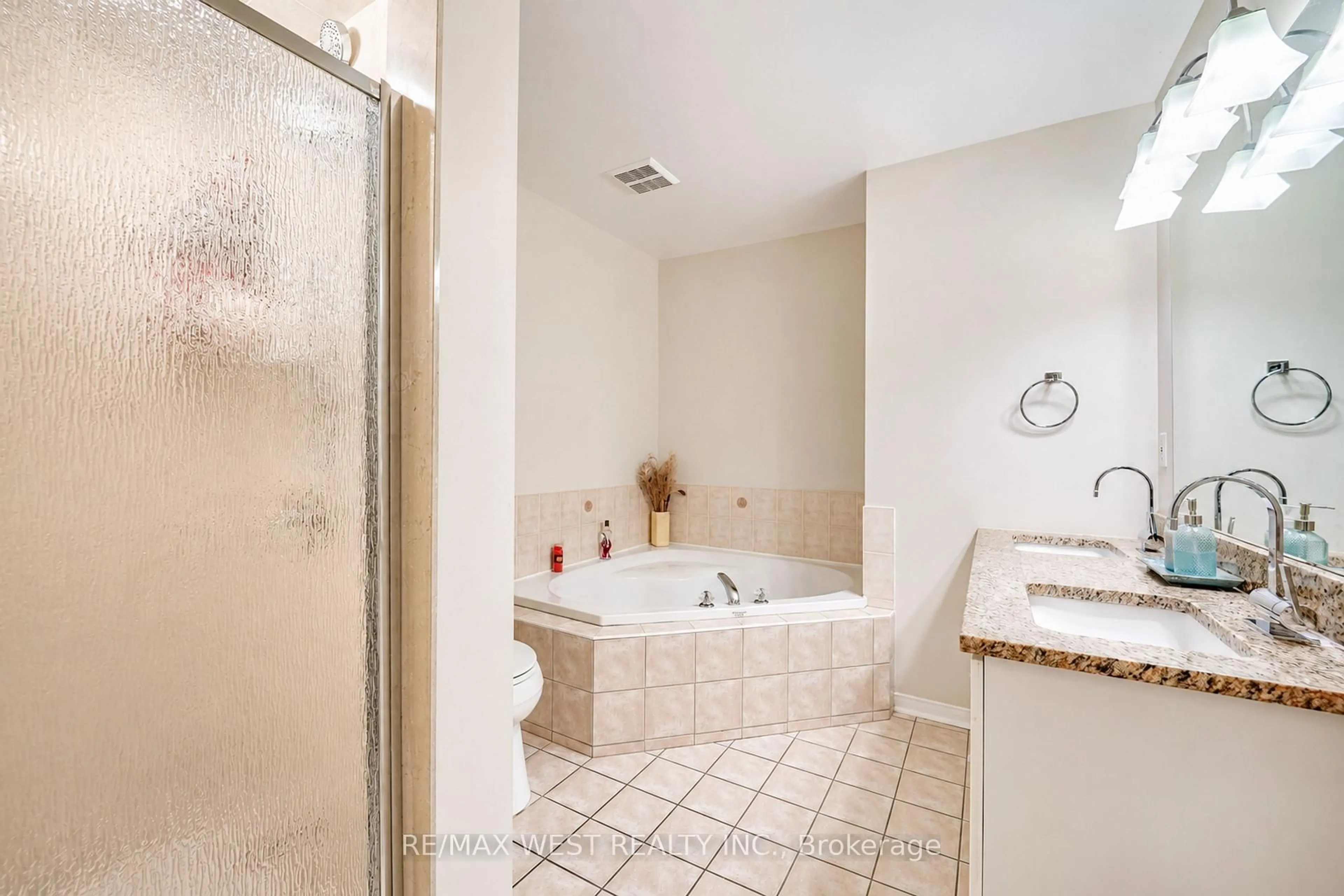 Standard bathroom, ceramic/tile floor for 77 Norman Wesley Way #70, Toronto Ontario M3M 3H3