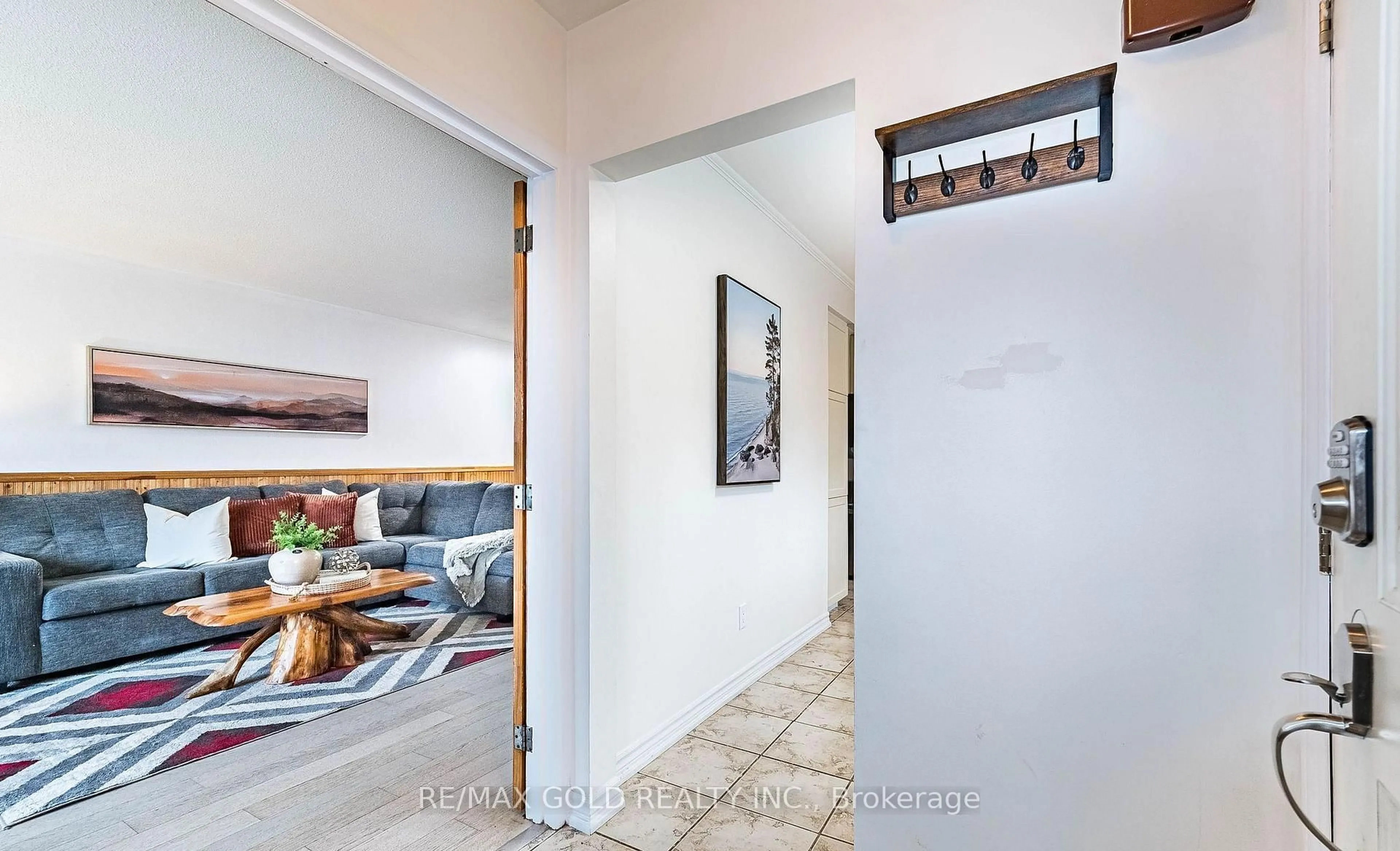 Indoor entryway for 52 Garfield Cres, Brampton Ontario L6V 1V8