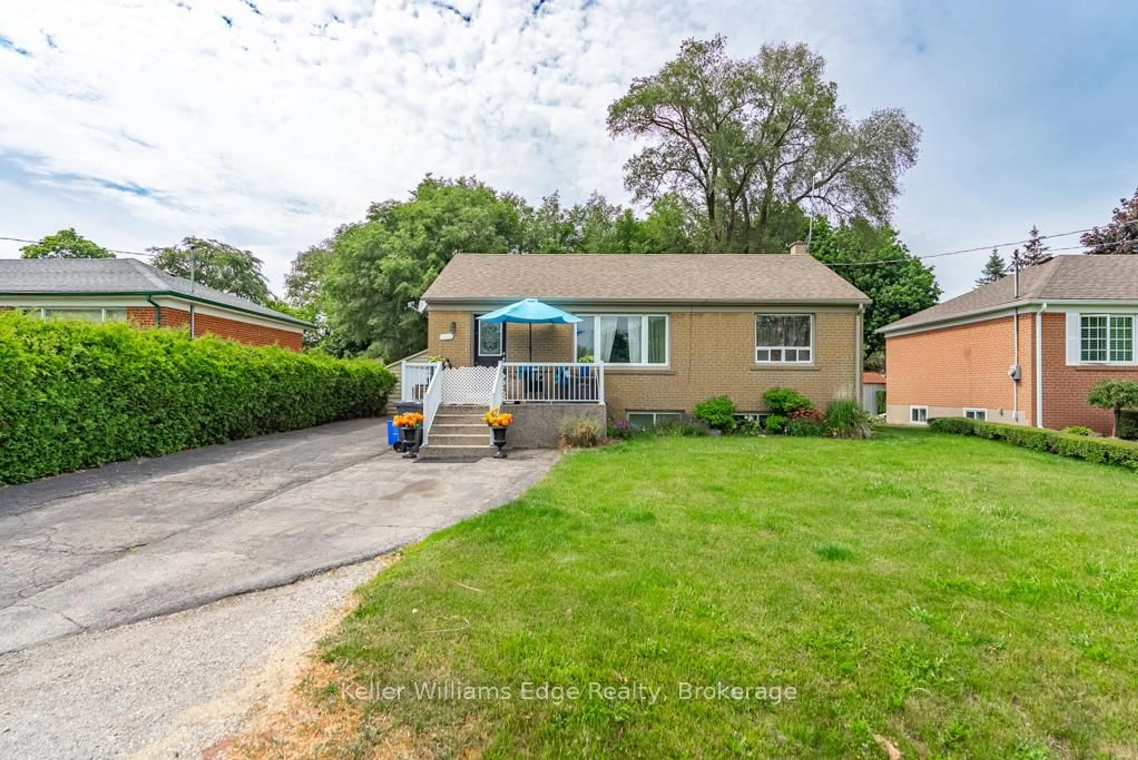 Unknown for 1025 Pinegrove Rd, Oakville Ontario L6L 2W3
