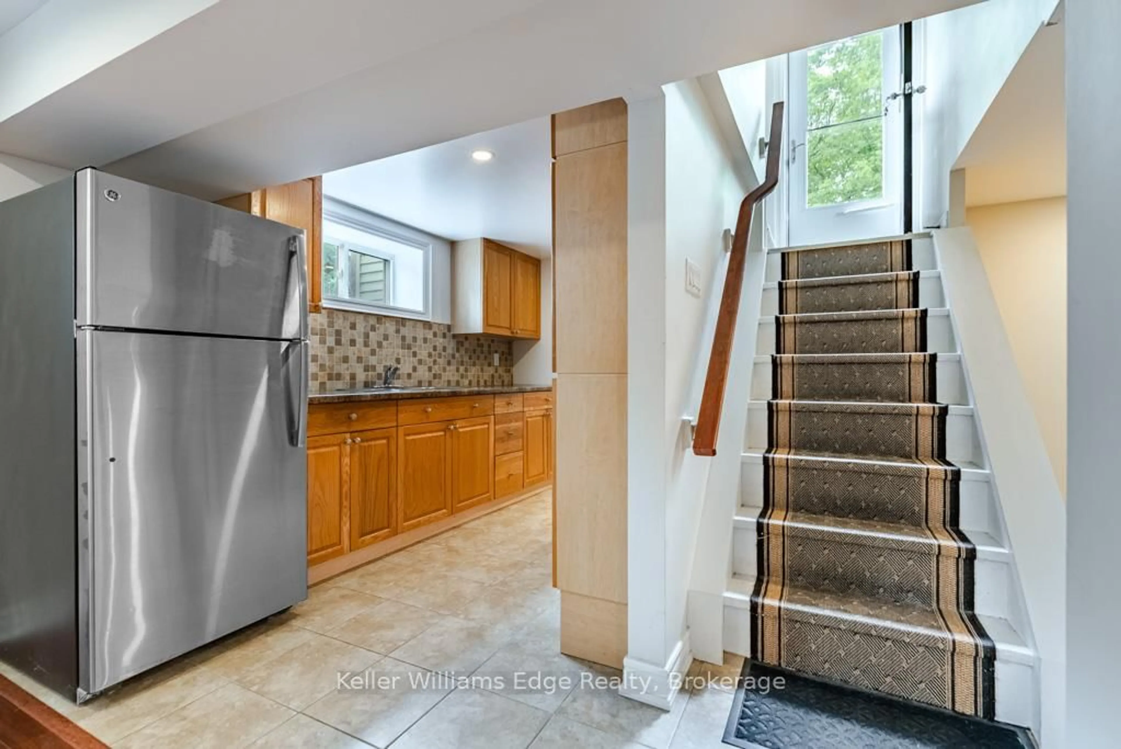 Unknown for 1025 Pinegrove Rd, Oakville Ontario L6L 2W3