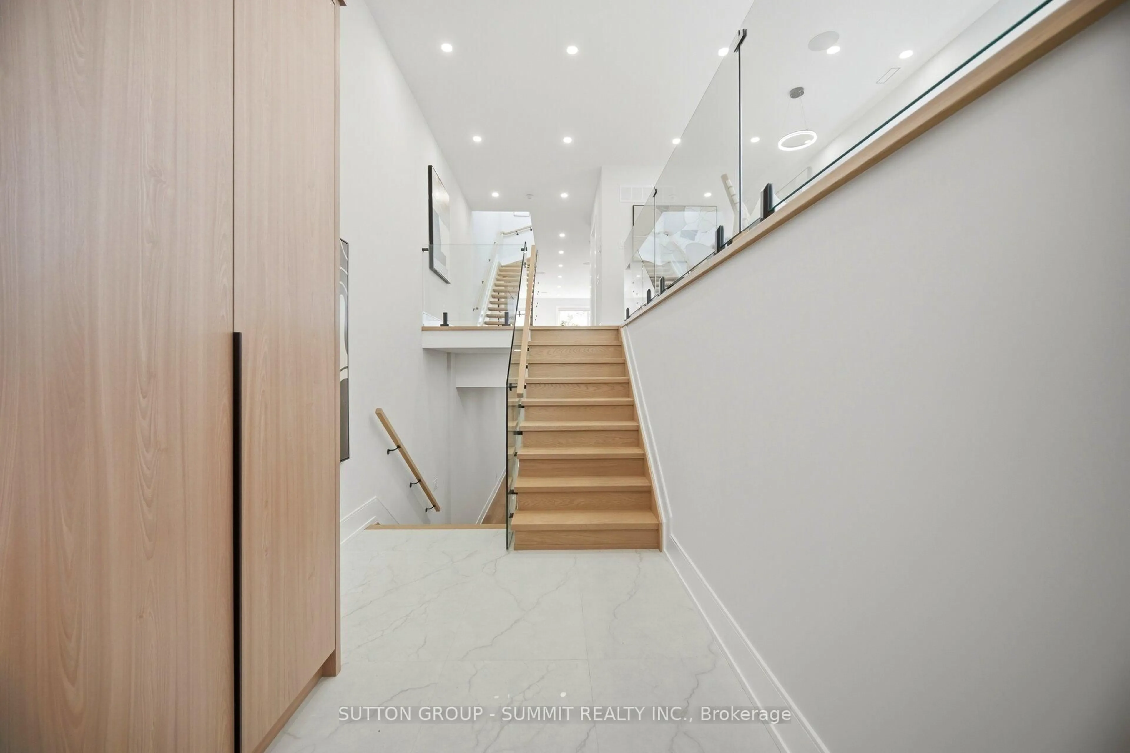 Stairs for 1230 Alexandra Ave, Mississauga Ontario L5E 2A5