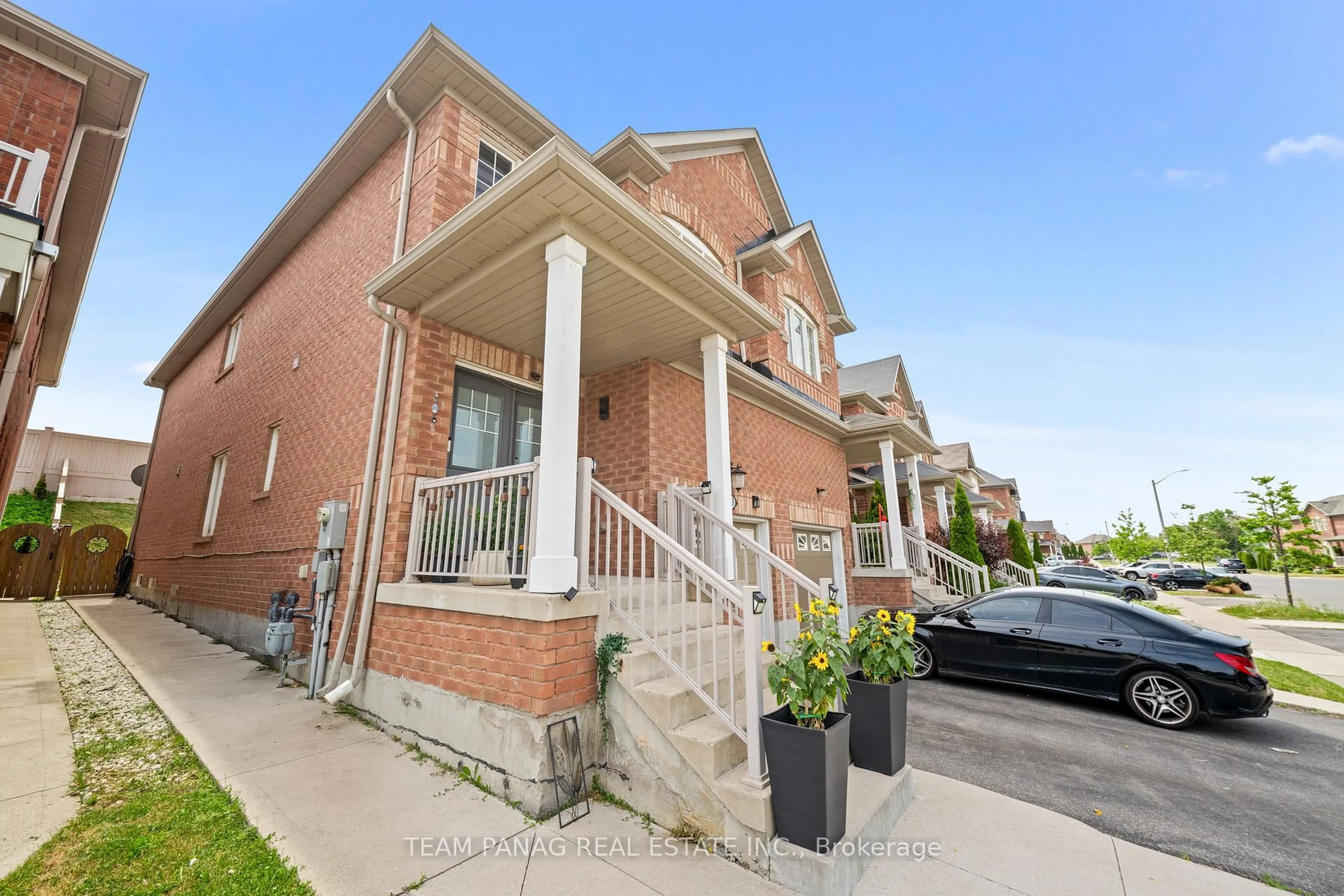 Home with brick exterior material, street for 195 Checkerberry Cres, Brampton Ontario L6R 3P8
