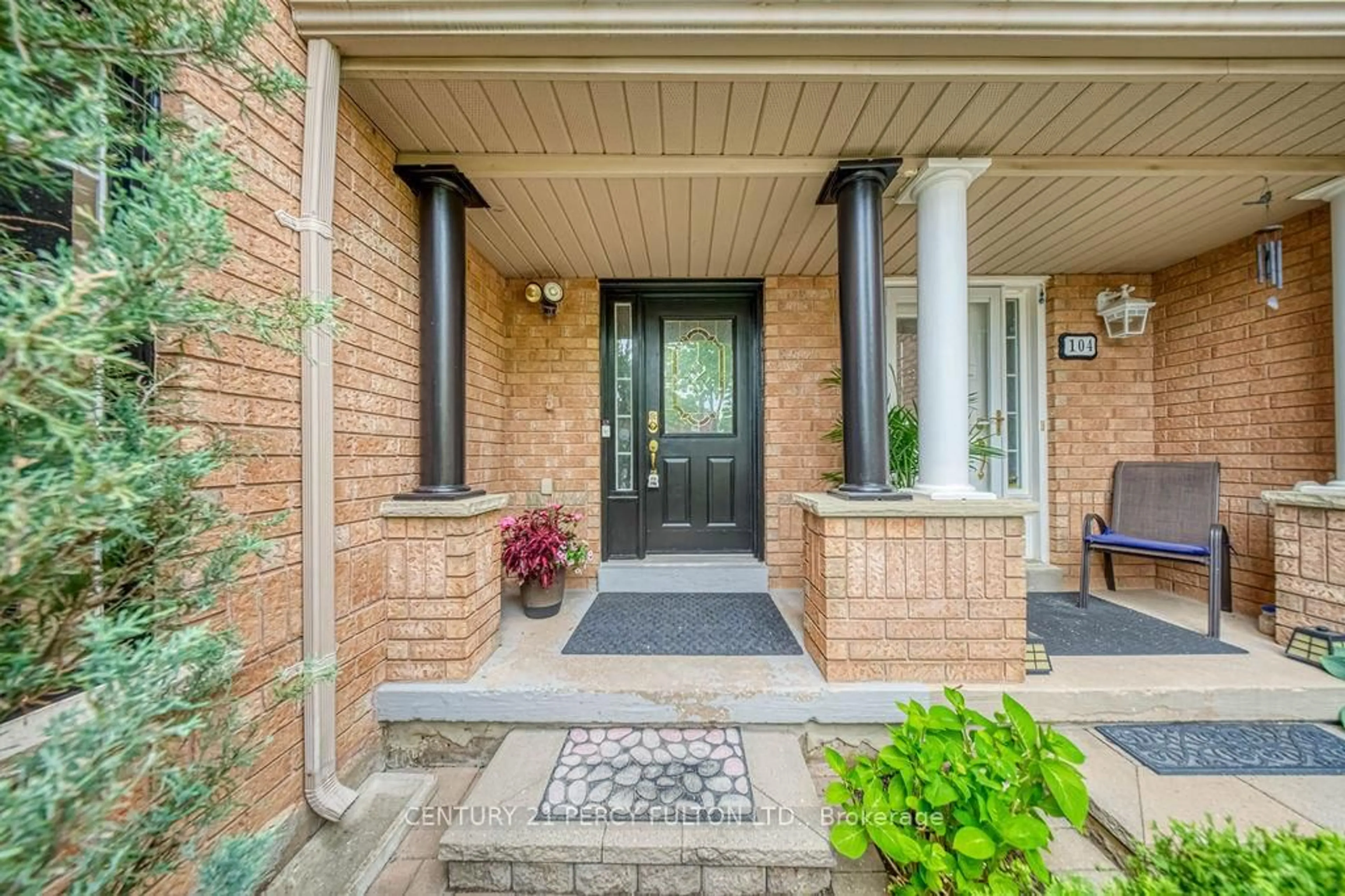 Indoor entryway for 102 Clover Bloom Rd, Brampton Ontario L6R 1S6