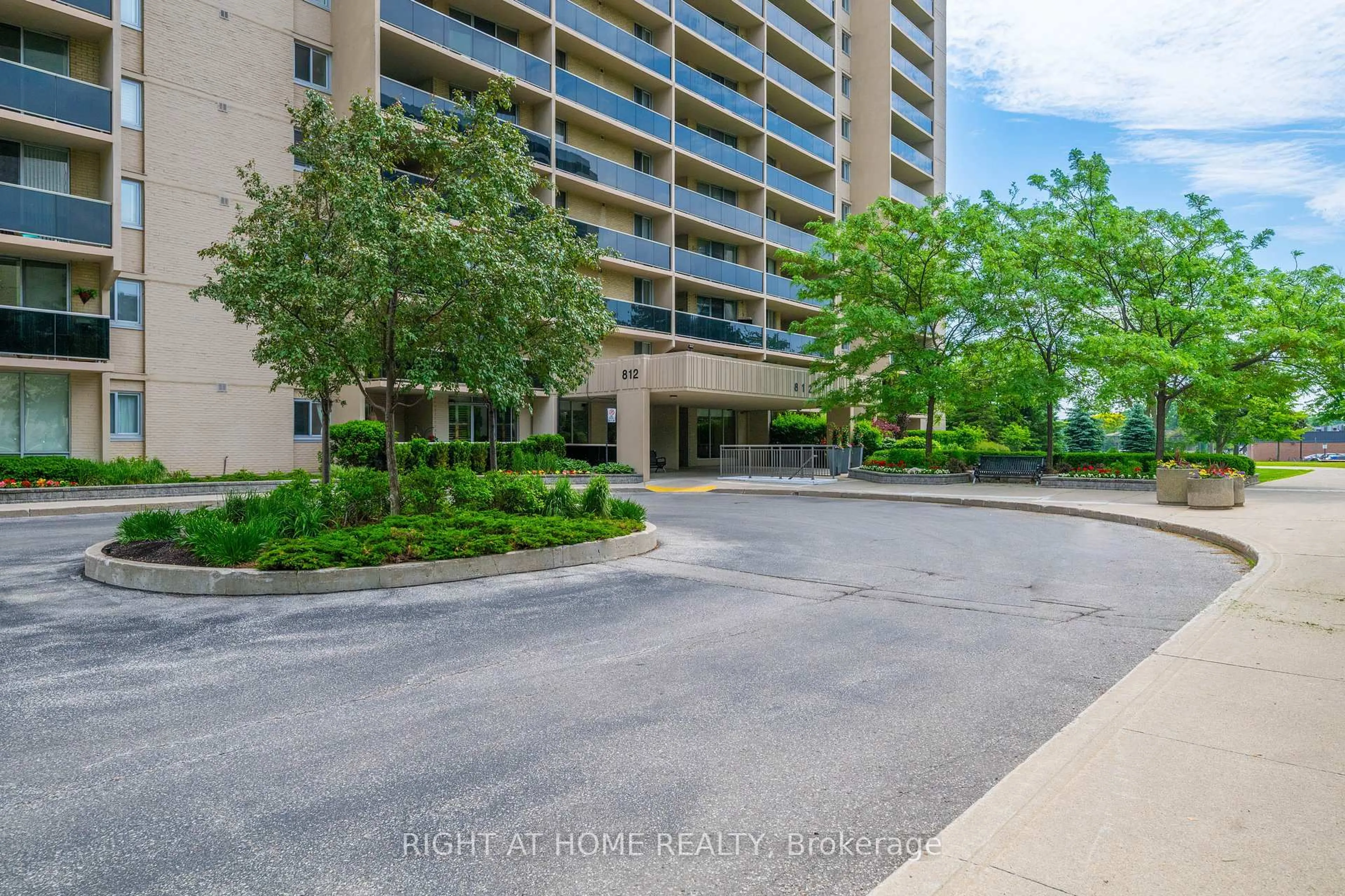 Unknown for 812 Burnhamthorpe Rd #609, Toronto Ontario M9C 4W1
