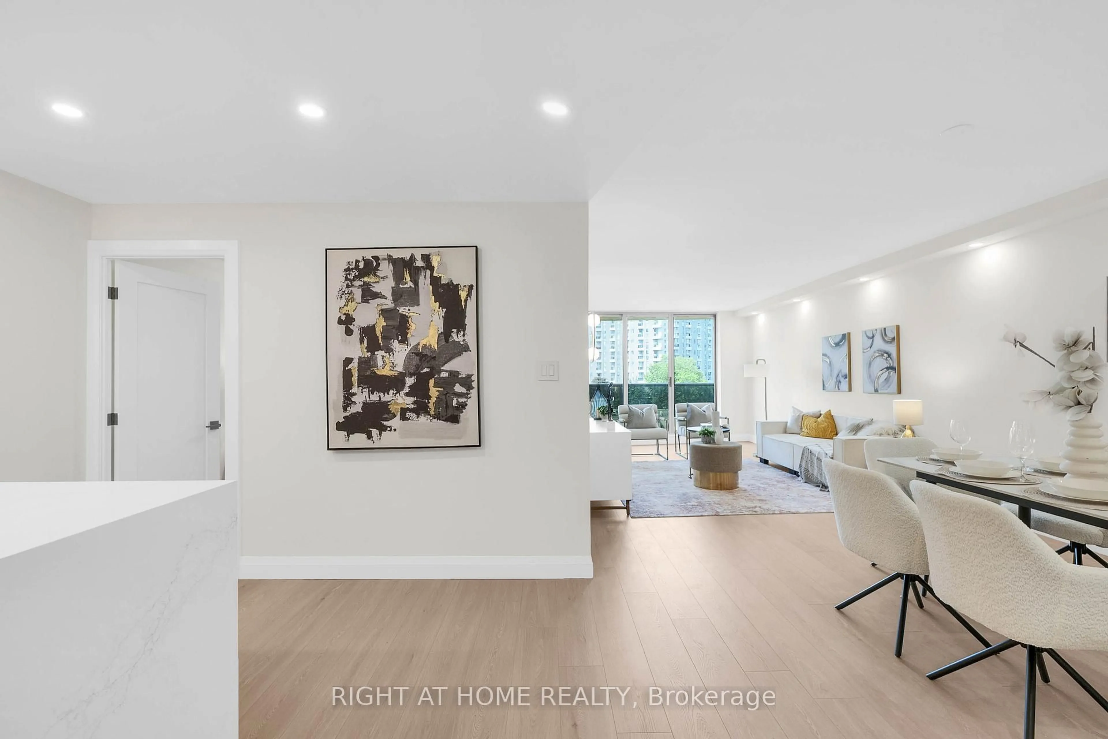 Unknown for 812 Burnhamthorpe Rd #609, Toronto Ontario M9C 4W1