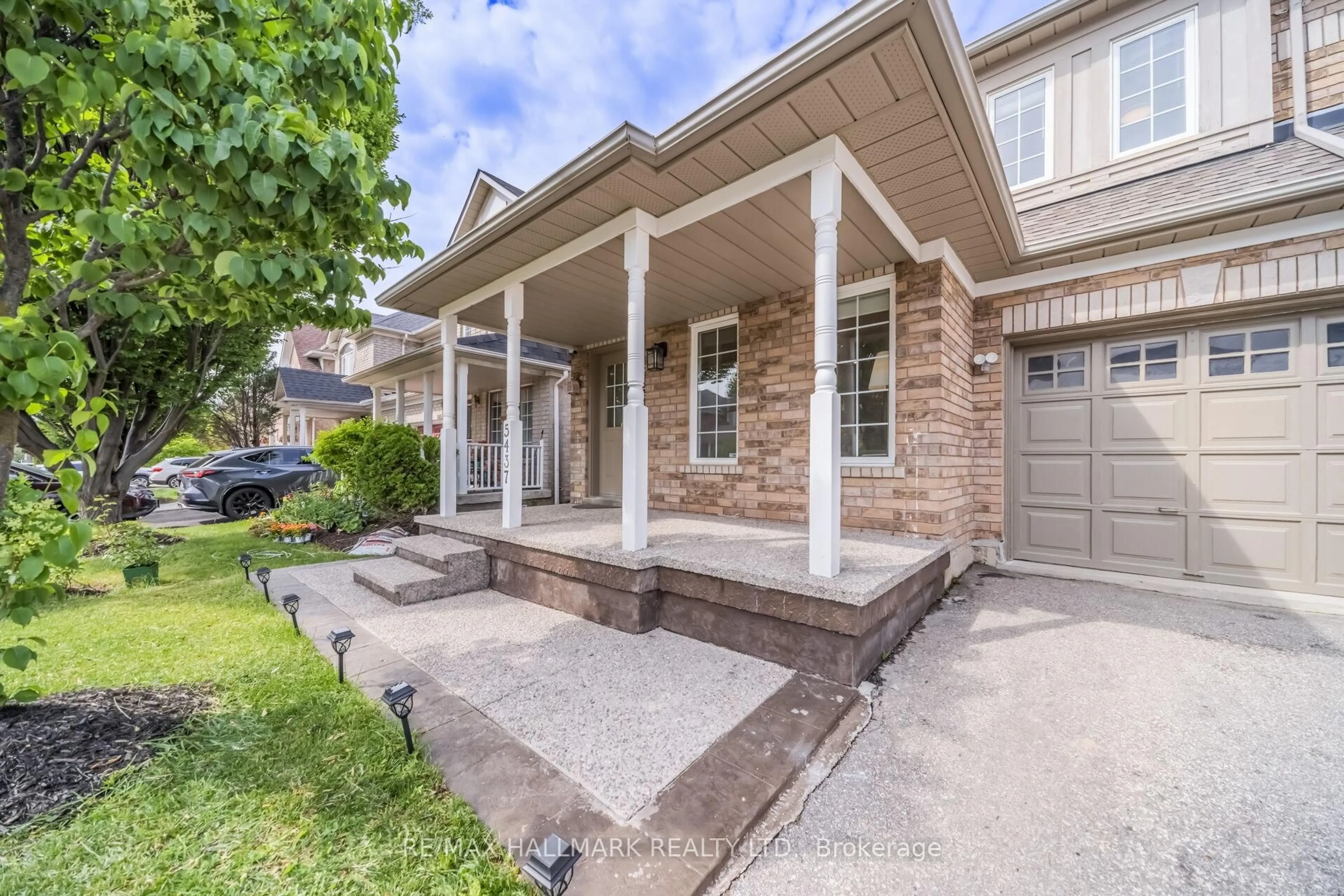 Home with brick exterior material, street for 5437 Rochelle Way, Mississauga Ontario L5M 6N4