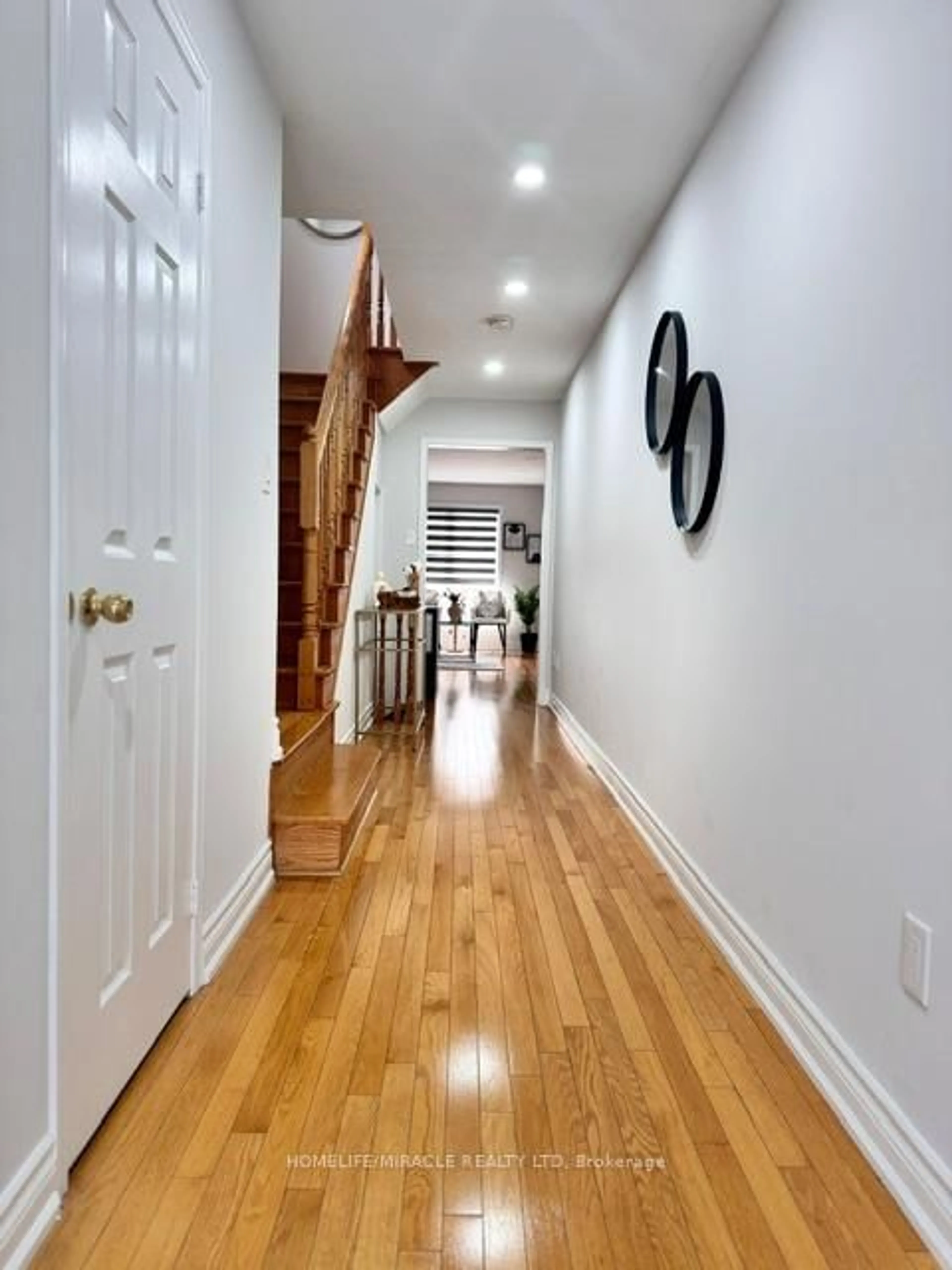 Indoor entryway for 65 Bellchase Tr, Brampton Ontario L6P 3L9
