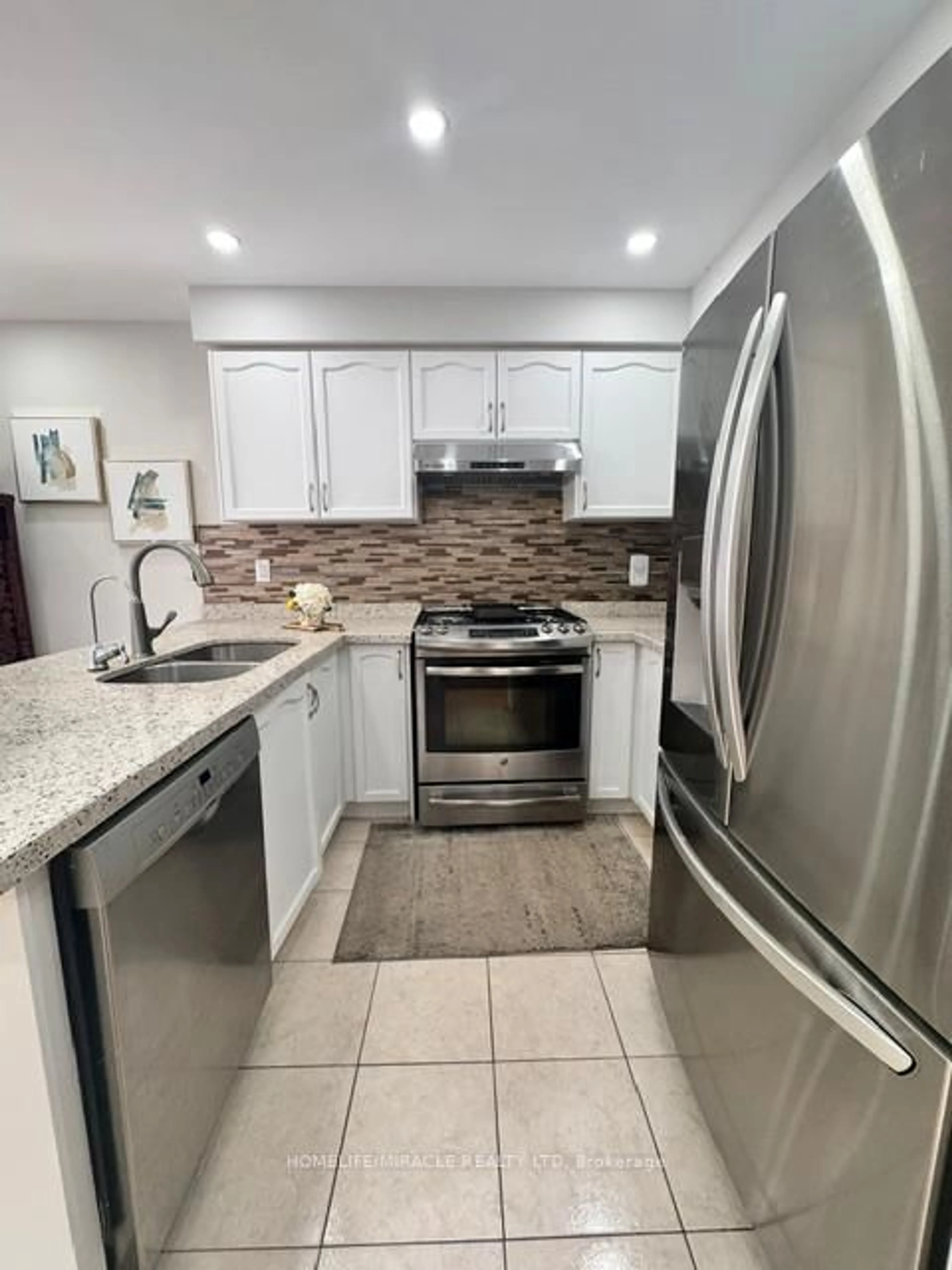 Open concept kitchen, ceramic/tile floor for 65 Bellchase Tr, Brampton Ontario L6P 3L9