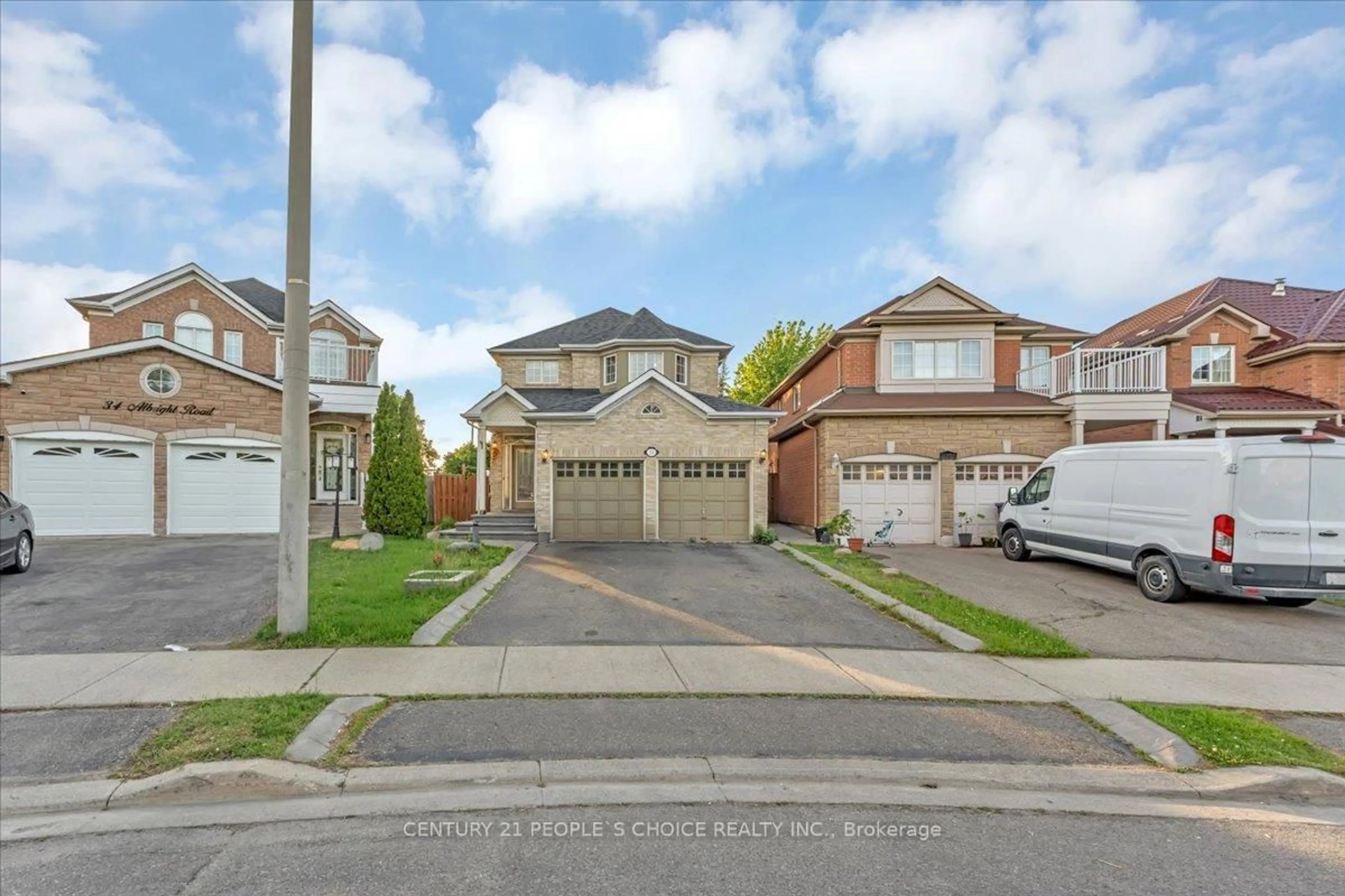 A pic from outside/outdoor area/front of a property/back of a property/a pic from drone, street for 32 Albright Rd, Brampton Ontario L6X 5C8