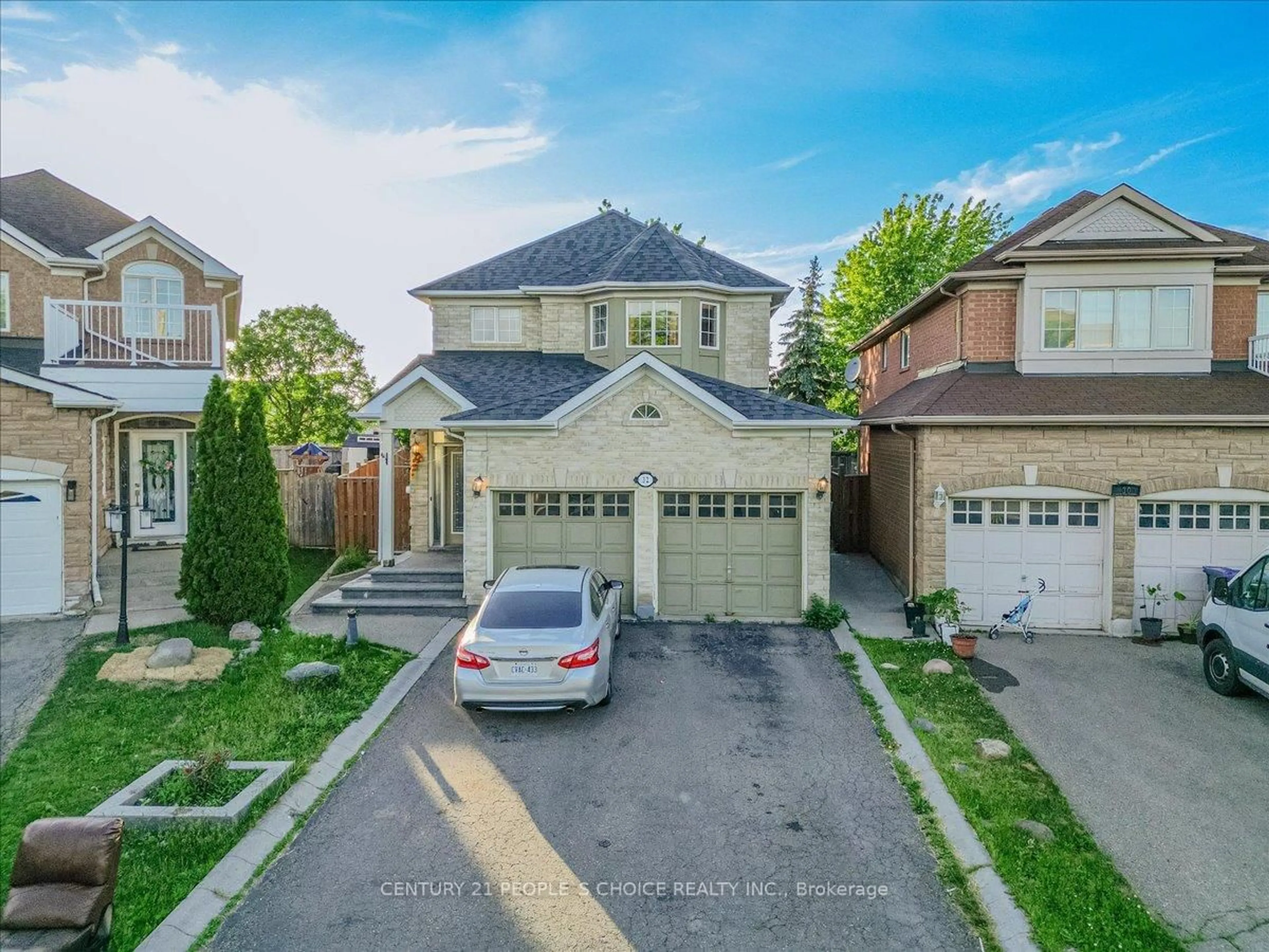 A pic from outside/outdoor area/front of a property/back of a property/a pic from drone, street for 32 Albright Rd, Brampton Ontario L6X 5C8